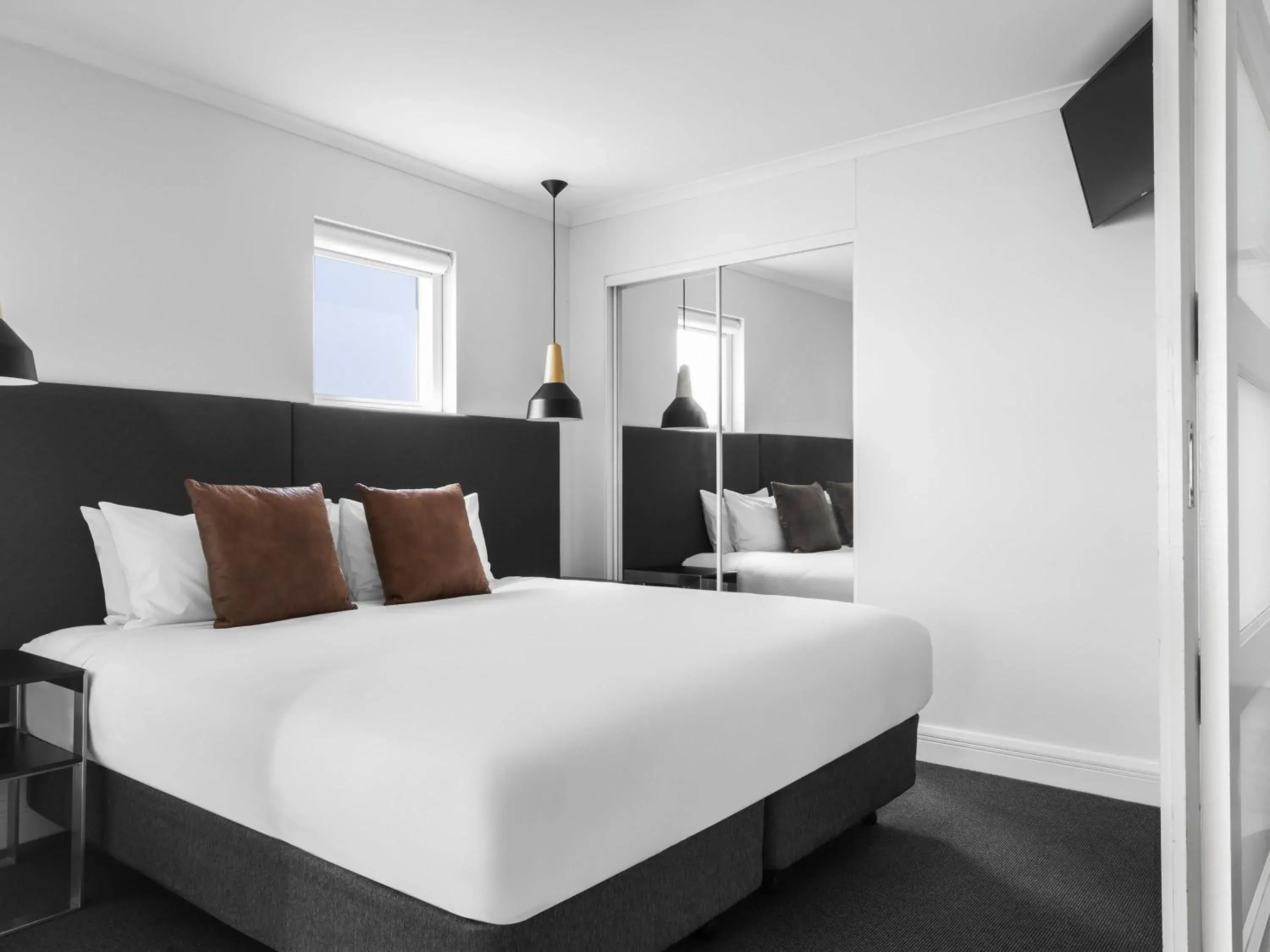 Bedroom, Bed in Mantra on Kent Bedroom, Bed in Mantra on Kent