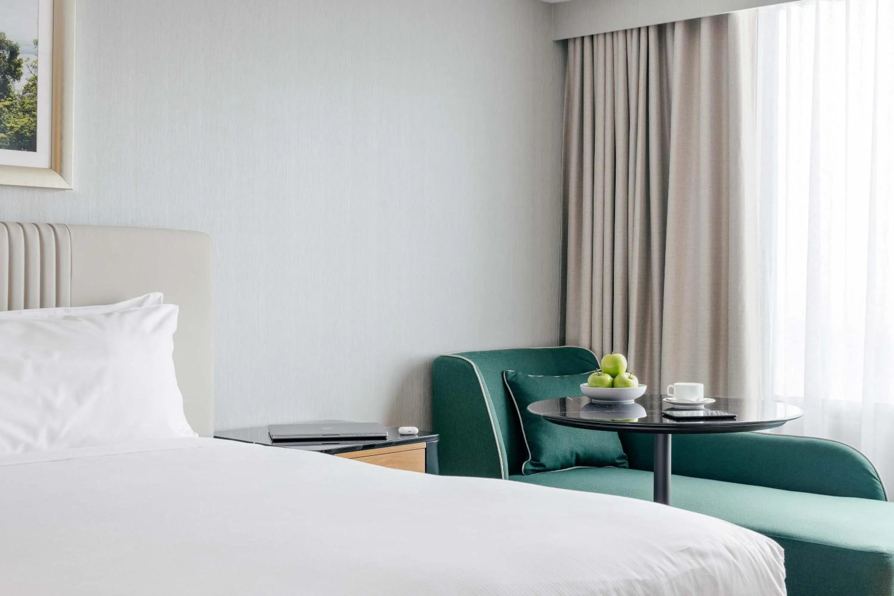 Bedroom, Bed in Mantra Melbourne Airport