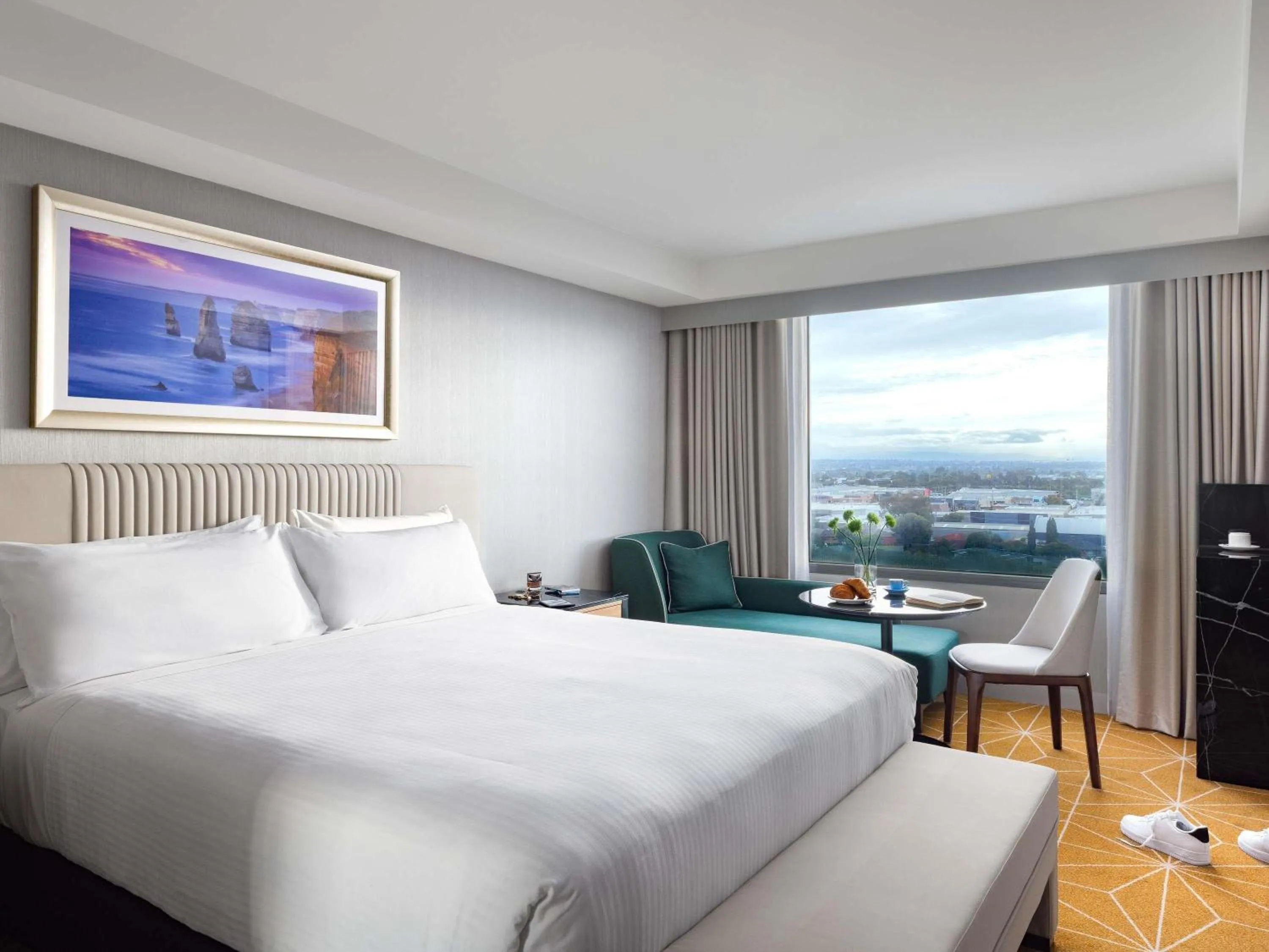 Bedroom, Bed in Mantra Melbourne Airport