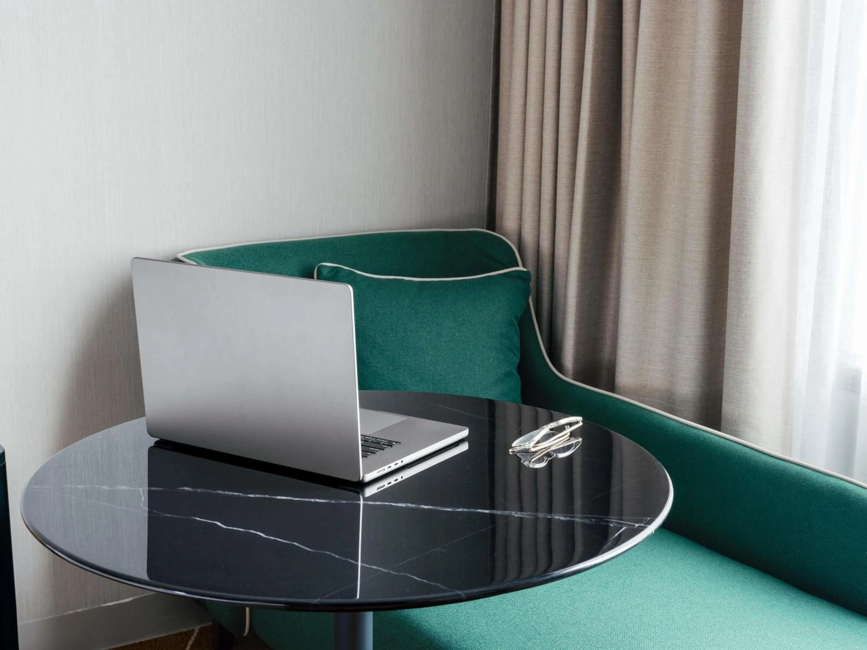 Bedroom in Mantra Melbourne Airport