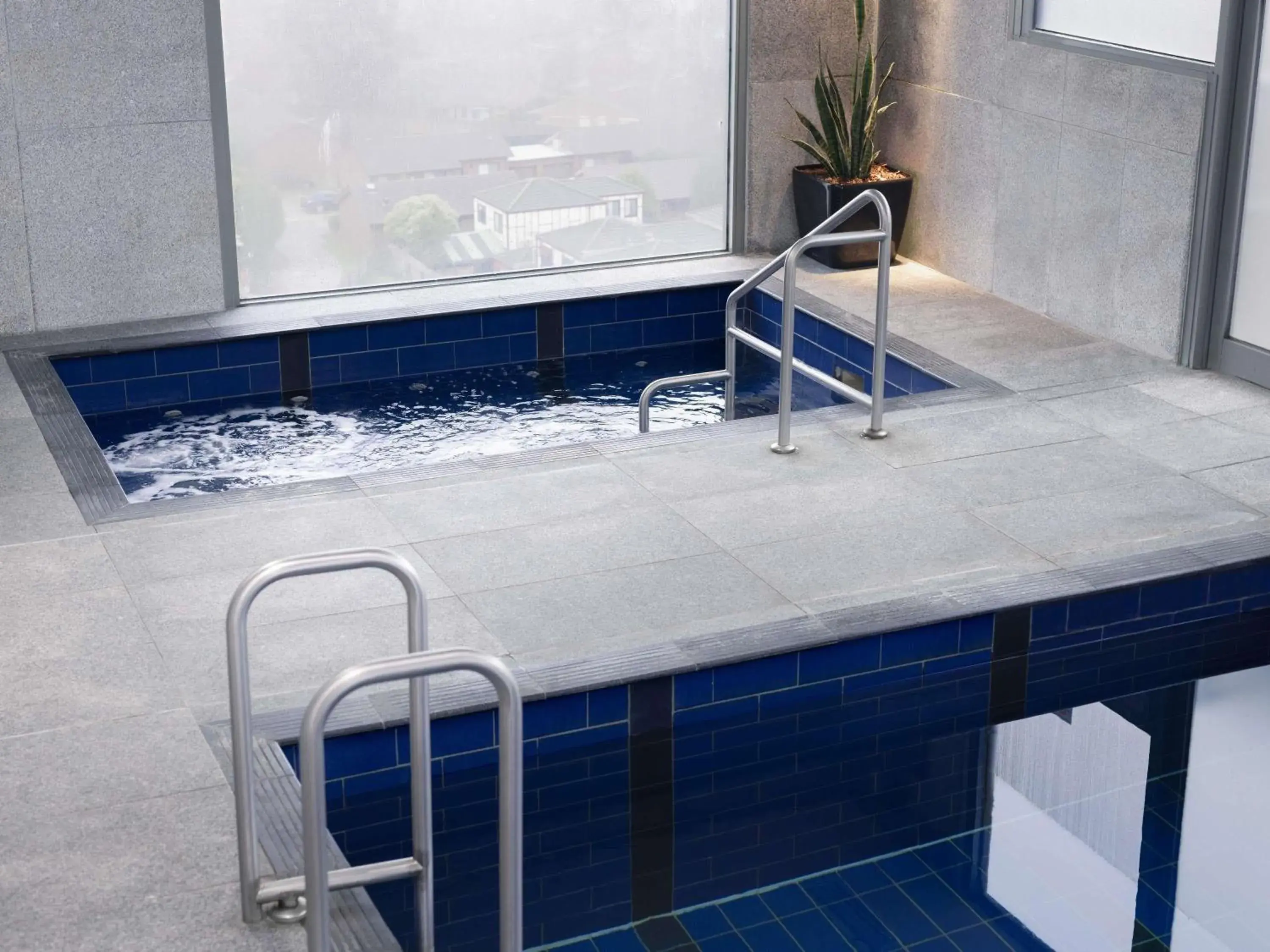 Pool view in Mantra Melbourne Airport Pool view in Mantra Melbourne Airport