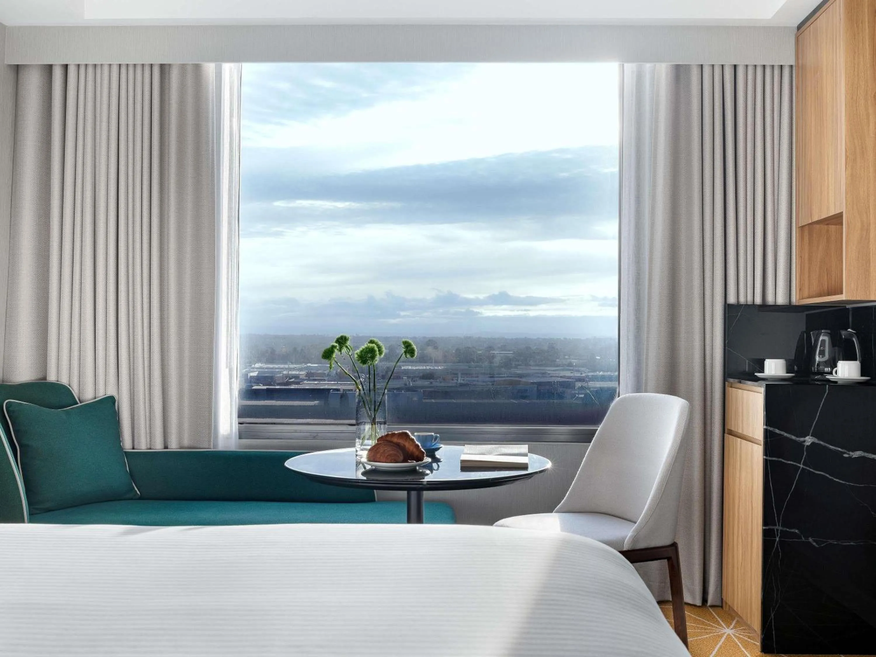 Bedroom, Bed in Mantra Melbourne Airport