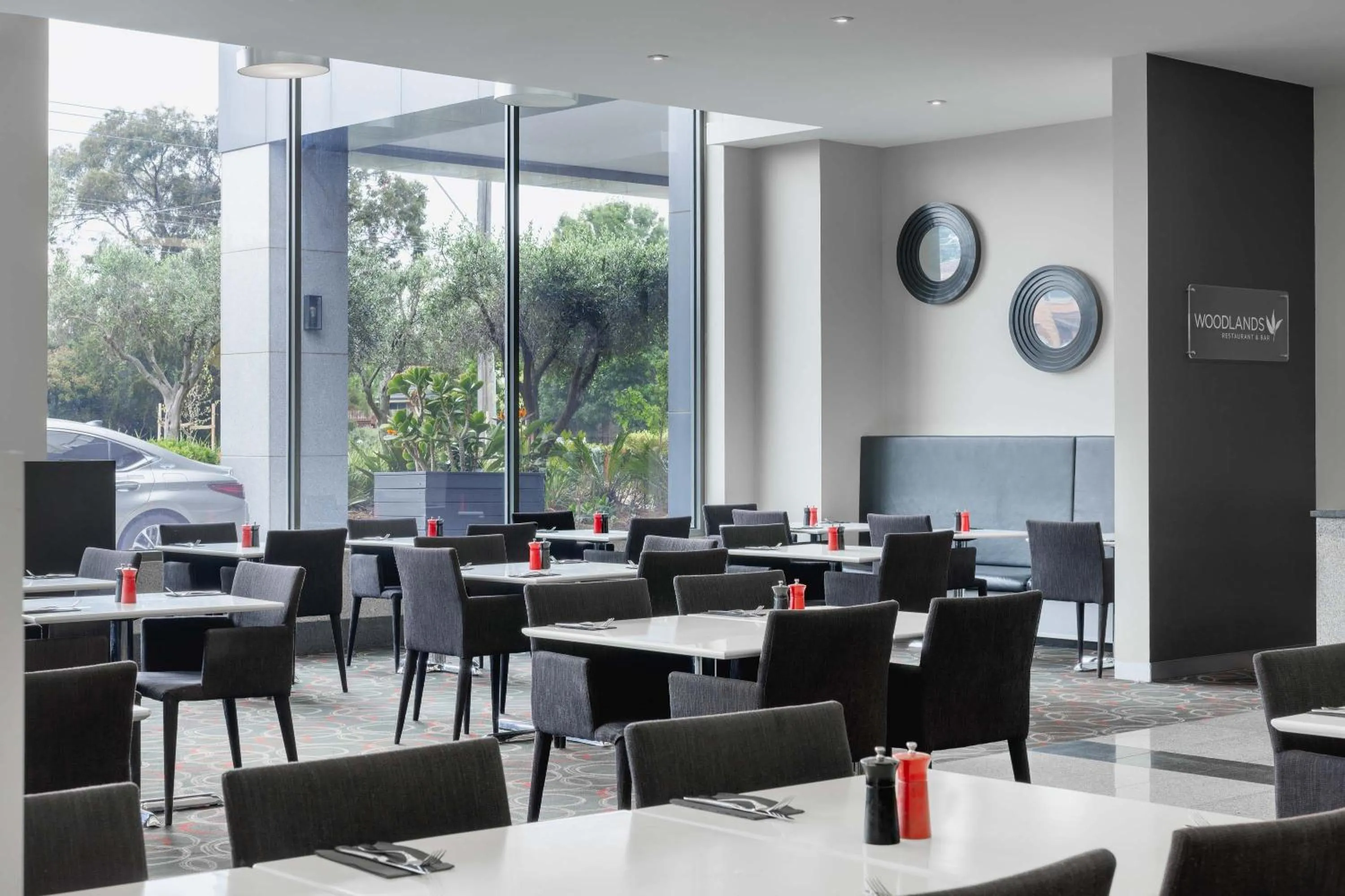 Restaurant/places to eat in Mantra Melbourne Airport