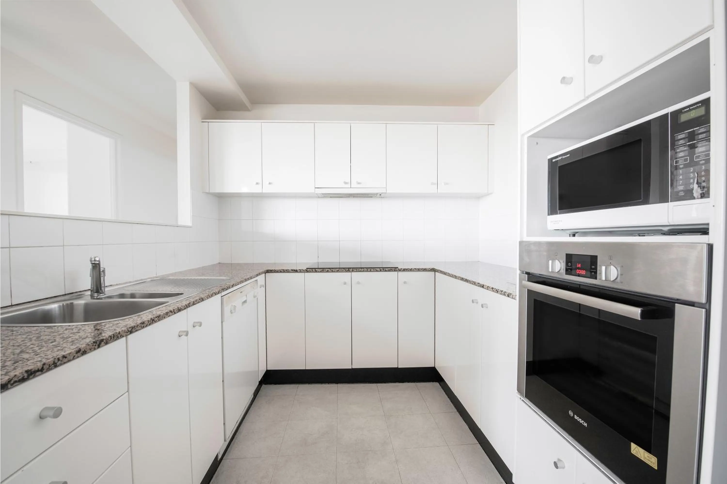 Kitchen or kitchenette in BreakFree Capital Tower Apartments