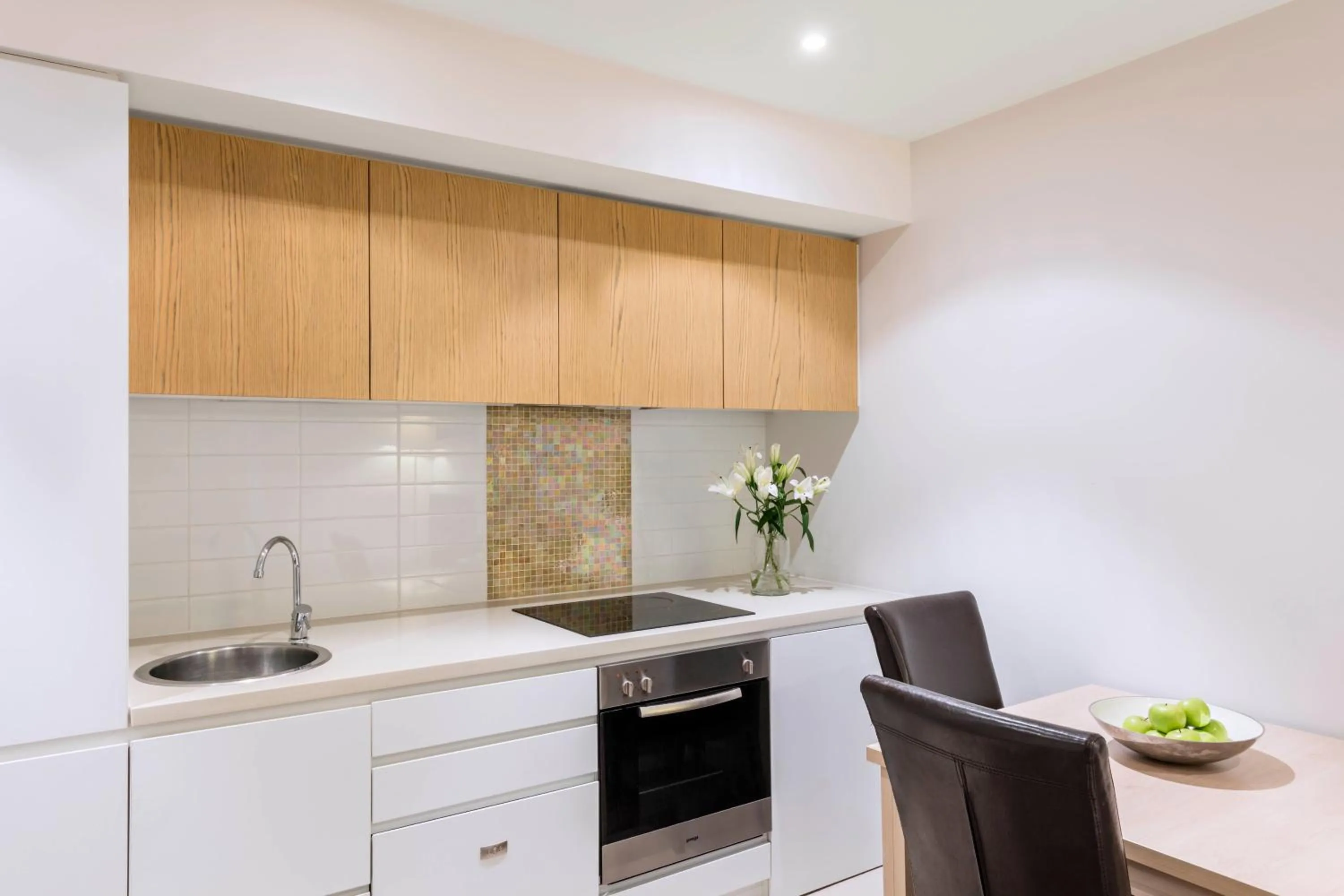 Kitchen or kitchenette in iStay Precinct Adelaide