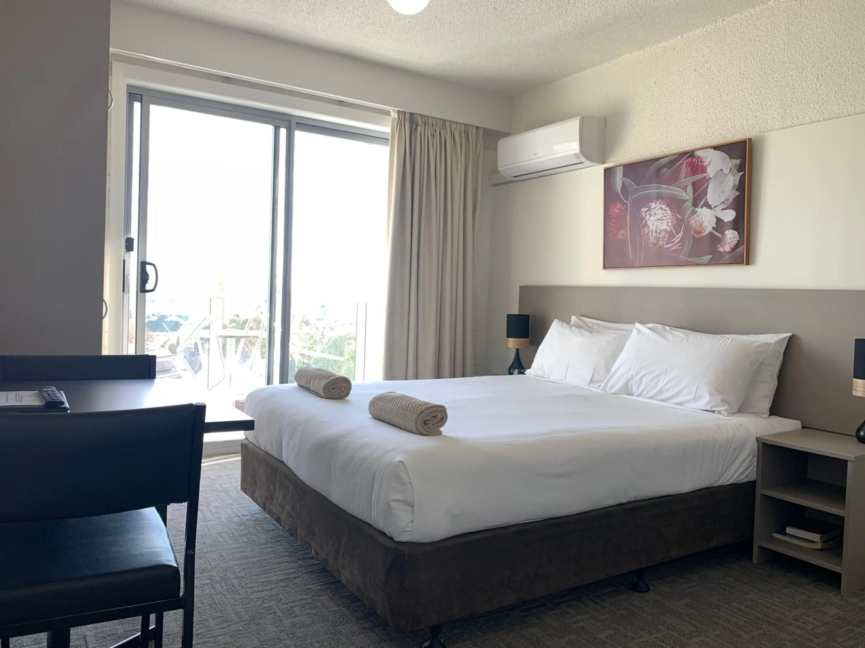 Bed in Adina Place Motel Apartments