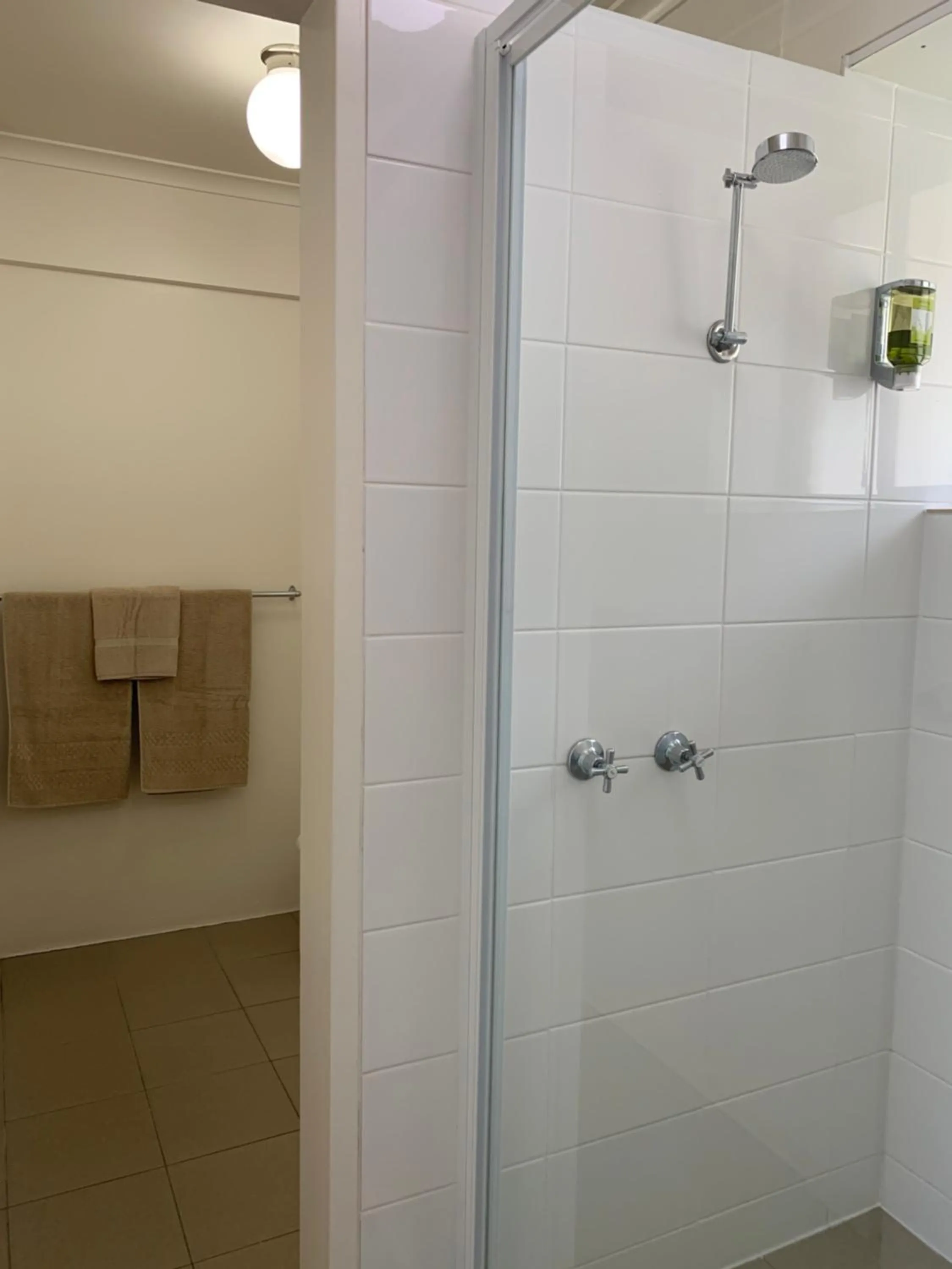 Bathroom in Adina Place Motel Apartments