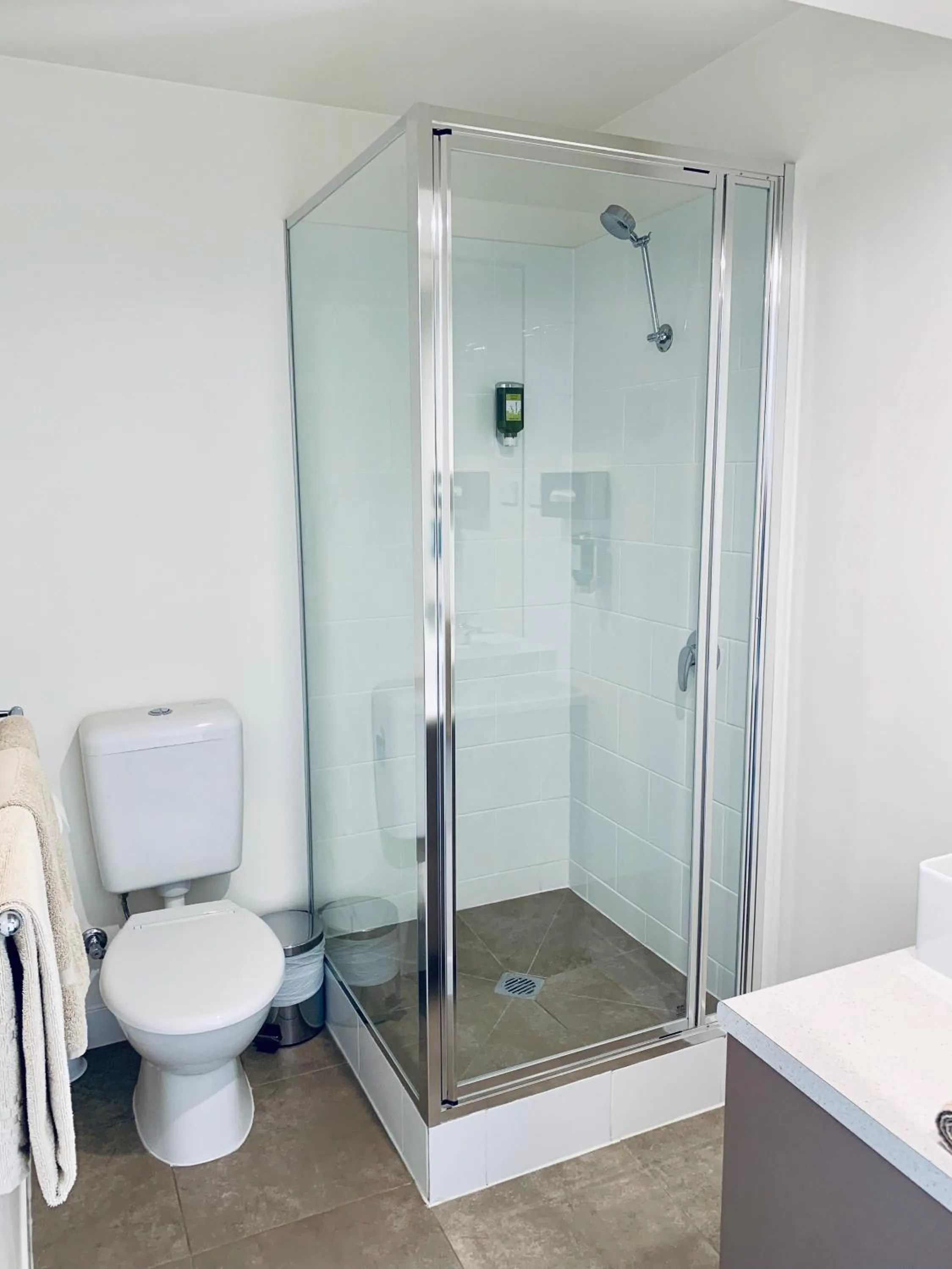 Bathroom in Adina Place Motel Apartments