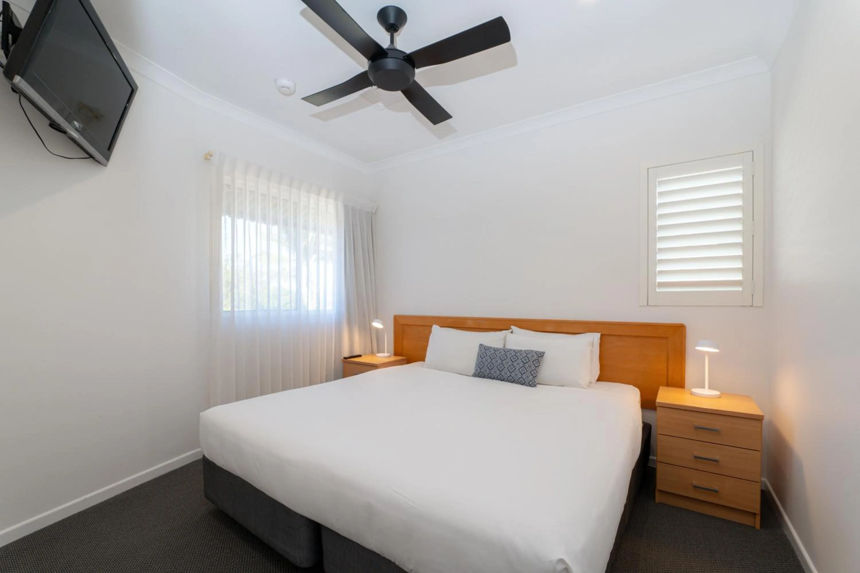 Bed in Twin Quays Noosa
