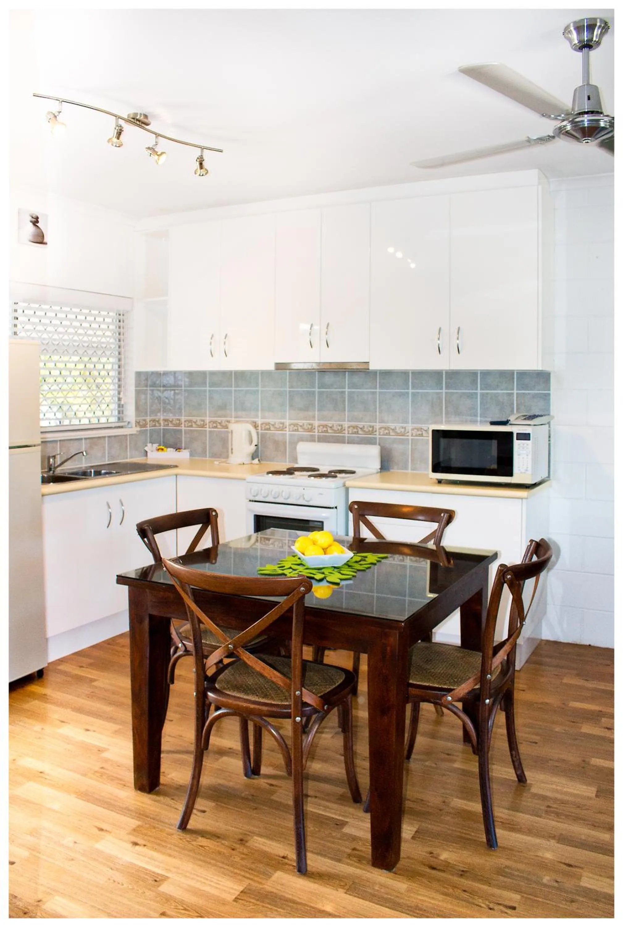 Kitchen or kitchenette in Clifton Sands Holiday Units