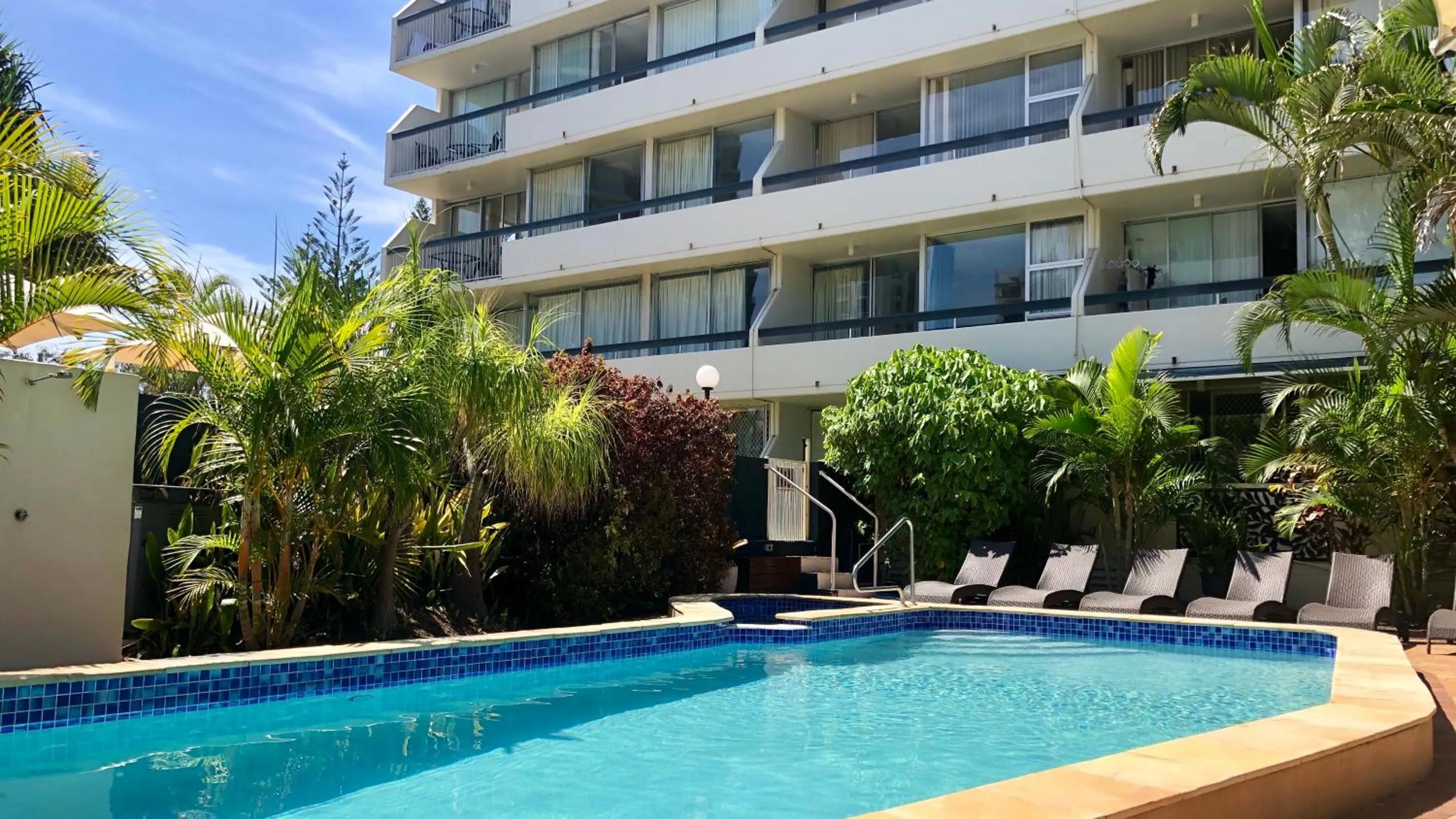 Property building in Hi Ho Beach Apartments on Broadbeach