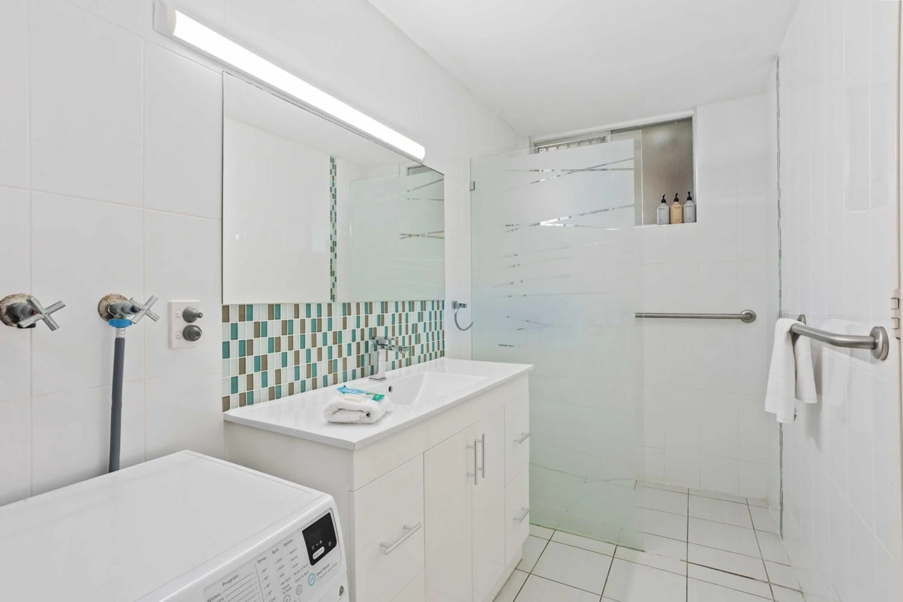 Bathroom in Hi Ho Beach Apartments on Broadbeach
