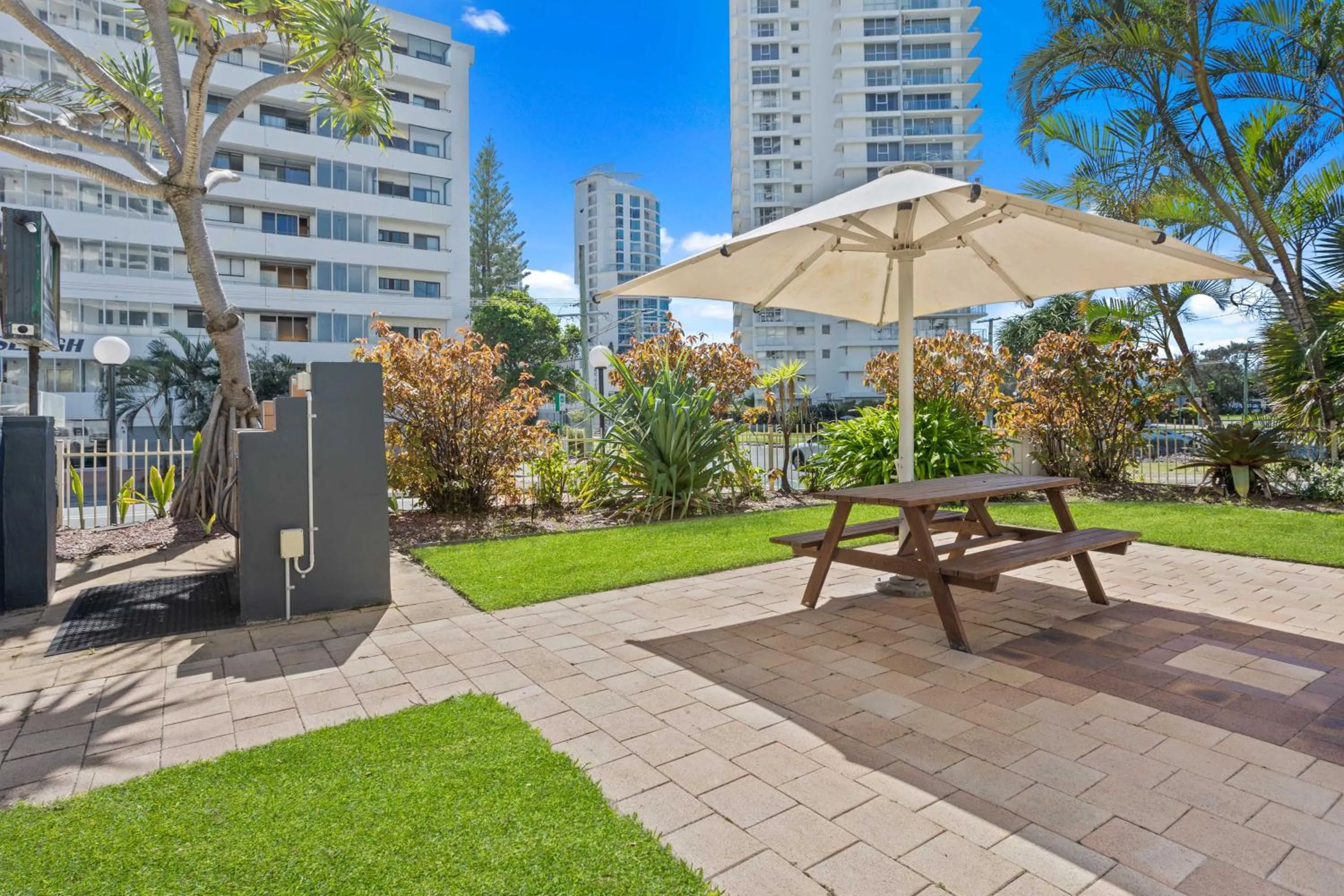 Day in Hi Ho Beach Apartments on Broadbeach