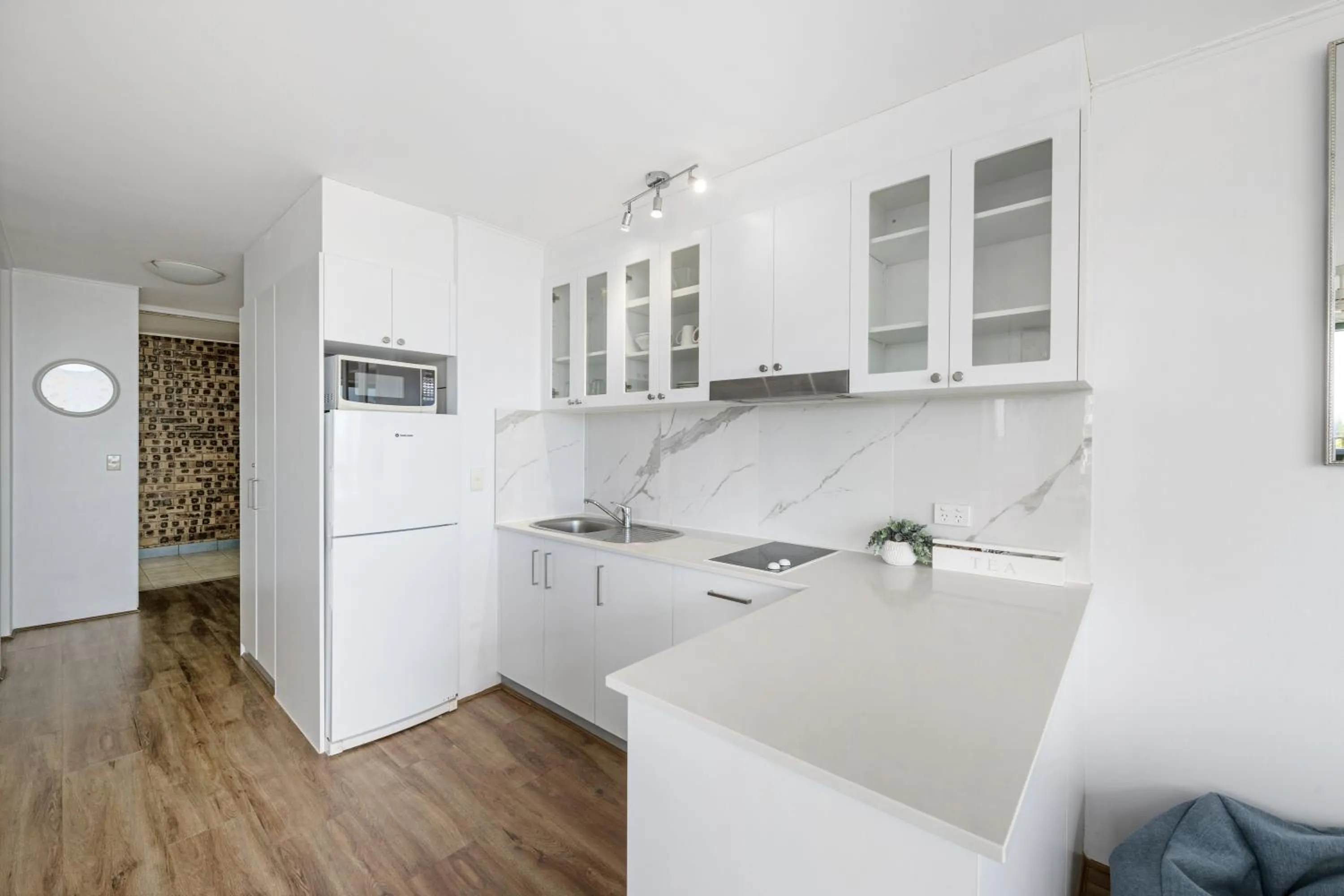 Kitchen or kitchenette in Hi Ho Beach Apartments on Broadbeach