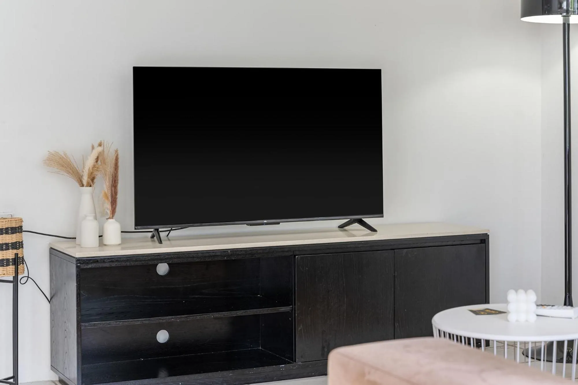 Communal lounge/ TV room in Hi Ho Beach Apartments on Broadbeach