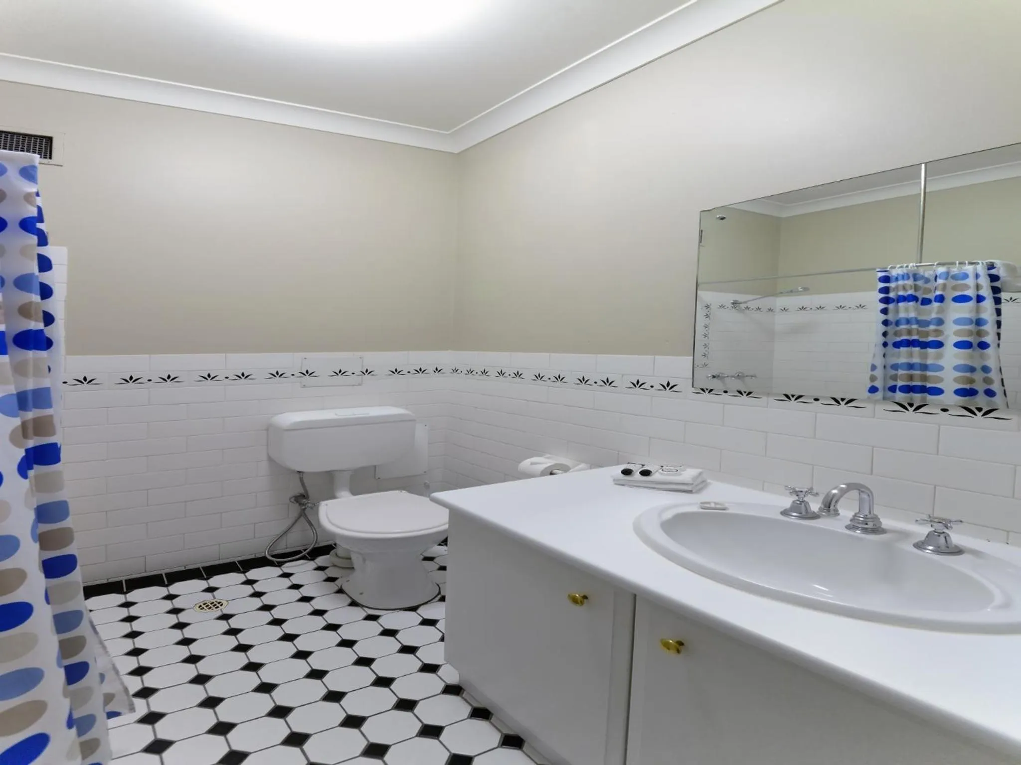 Bathroom in Adelaide Mansions Apartments