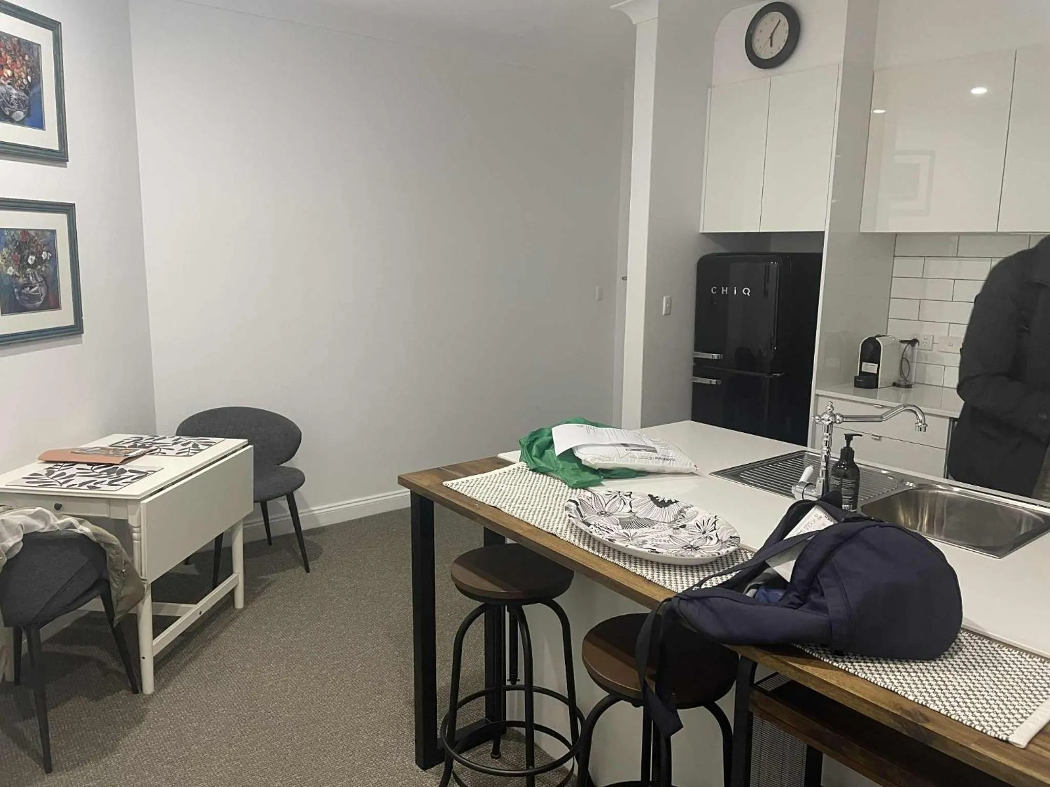 Kitchen or kitchenette, Bed in Adelaide Mansions Apartments