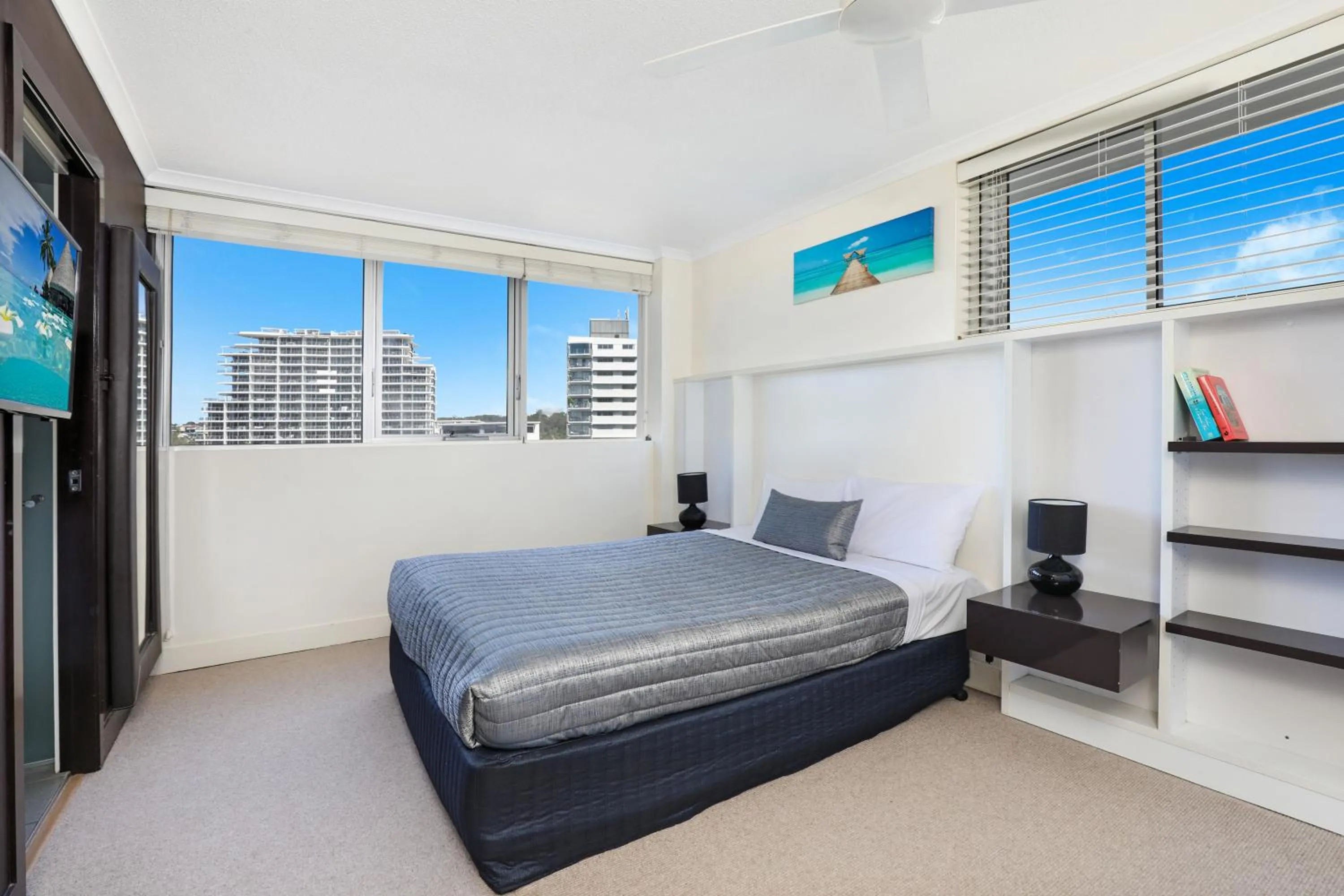 Bed in Elouera Tower