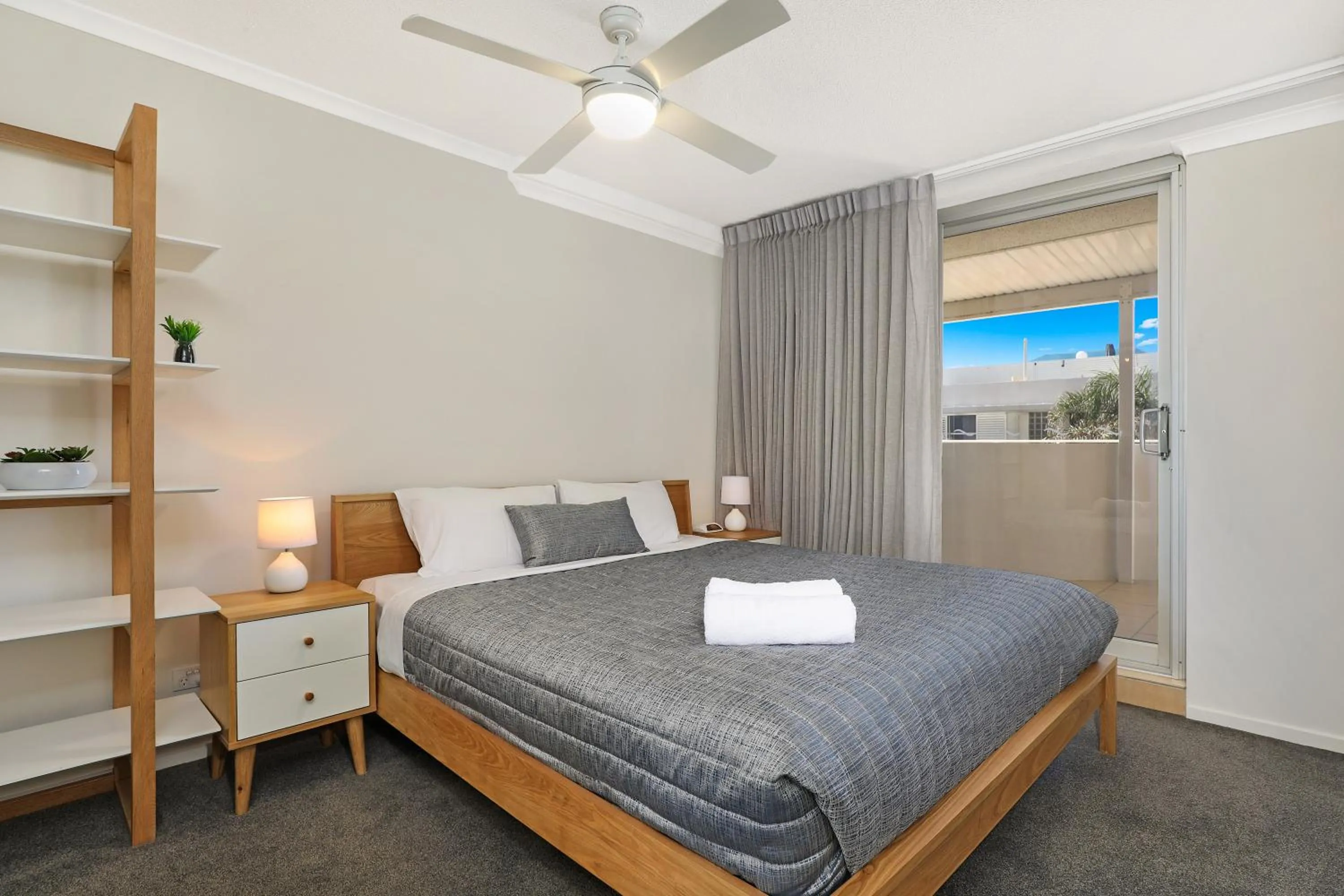 Bedroom, Bed in Elouera Tower