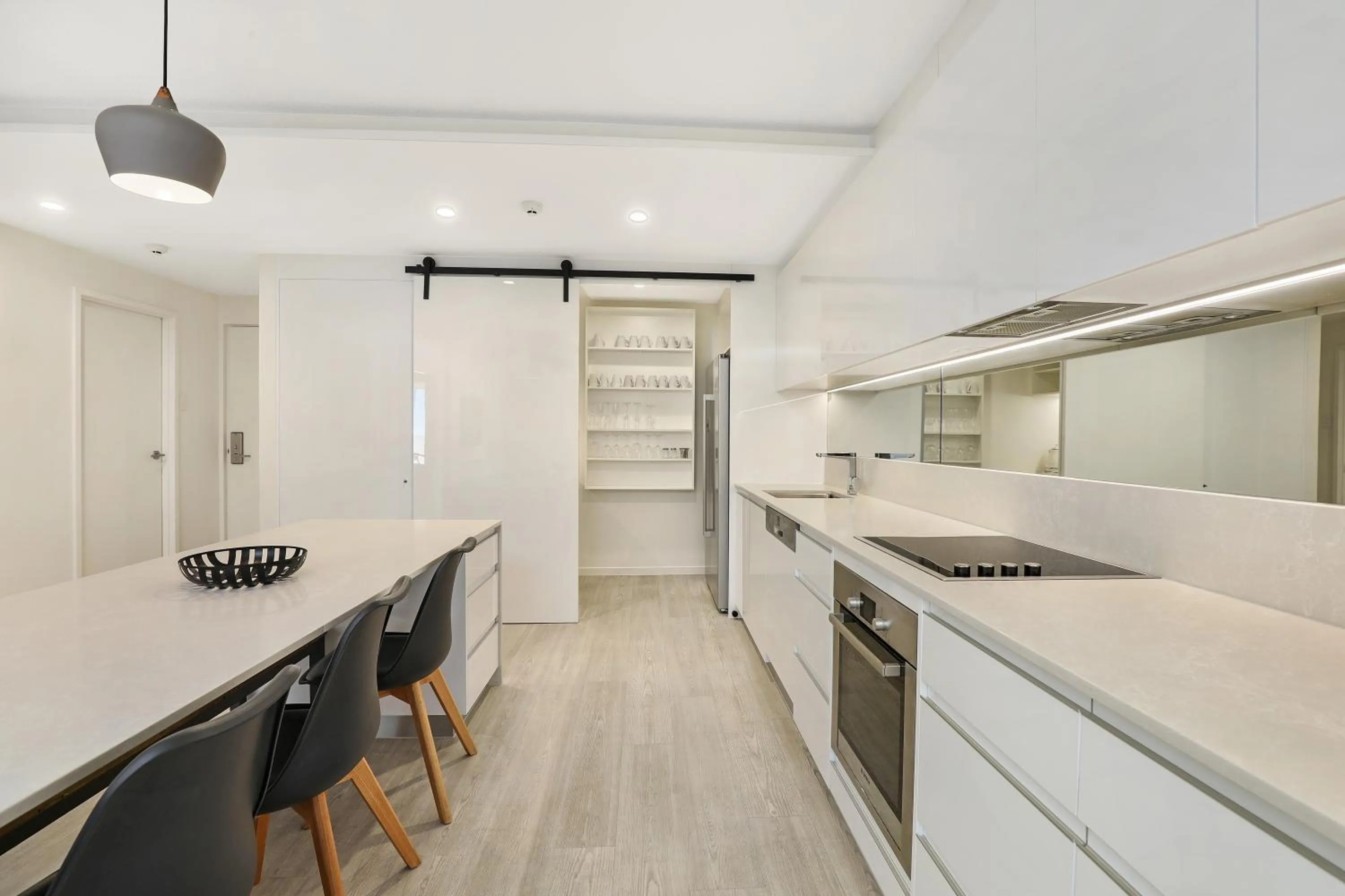 Kitchen or kitchenette in Elouera Tower