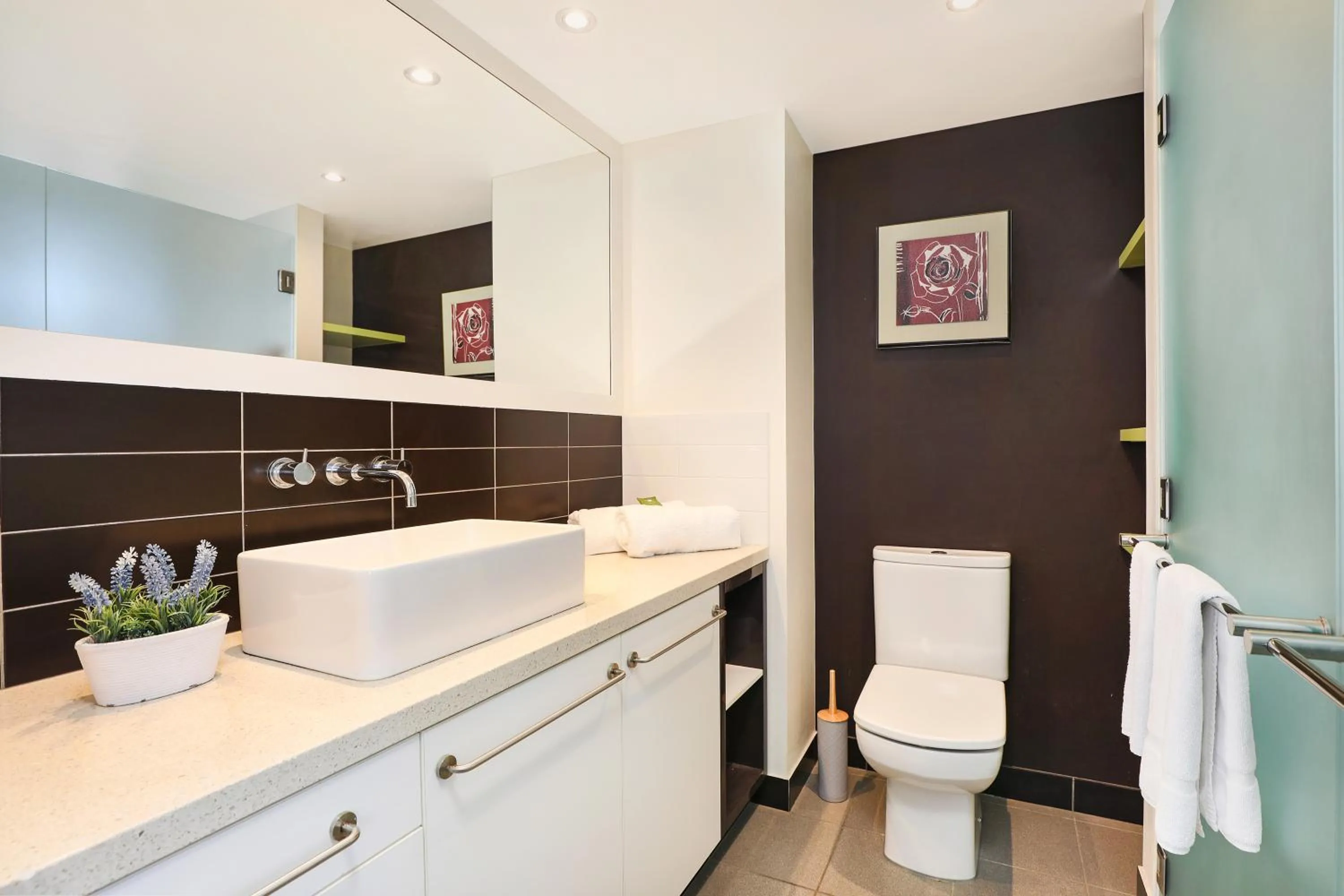 Bathroom in Elouera Tower