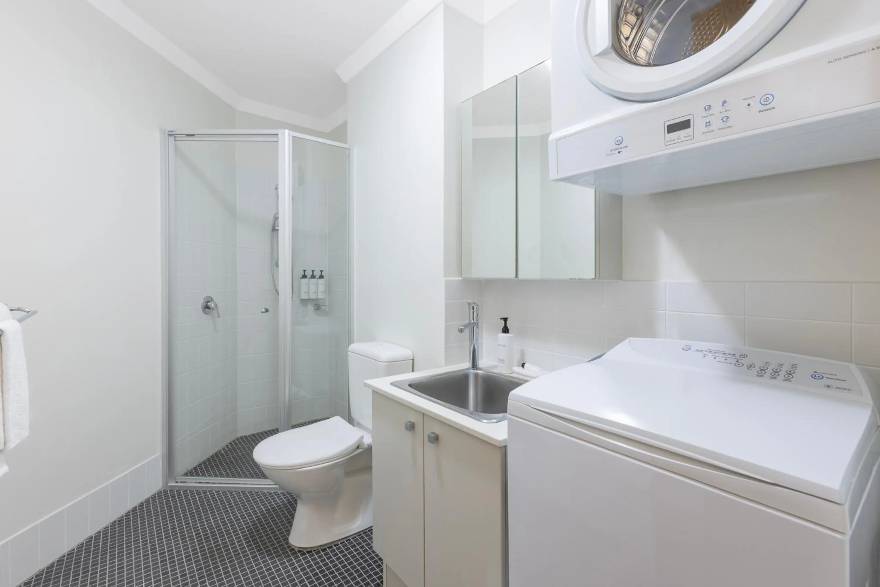 Shower in Quest on Rheola