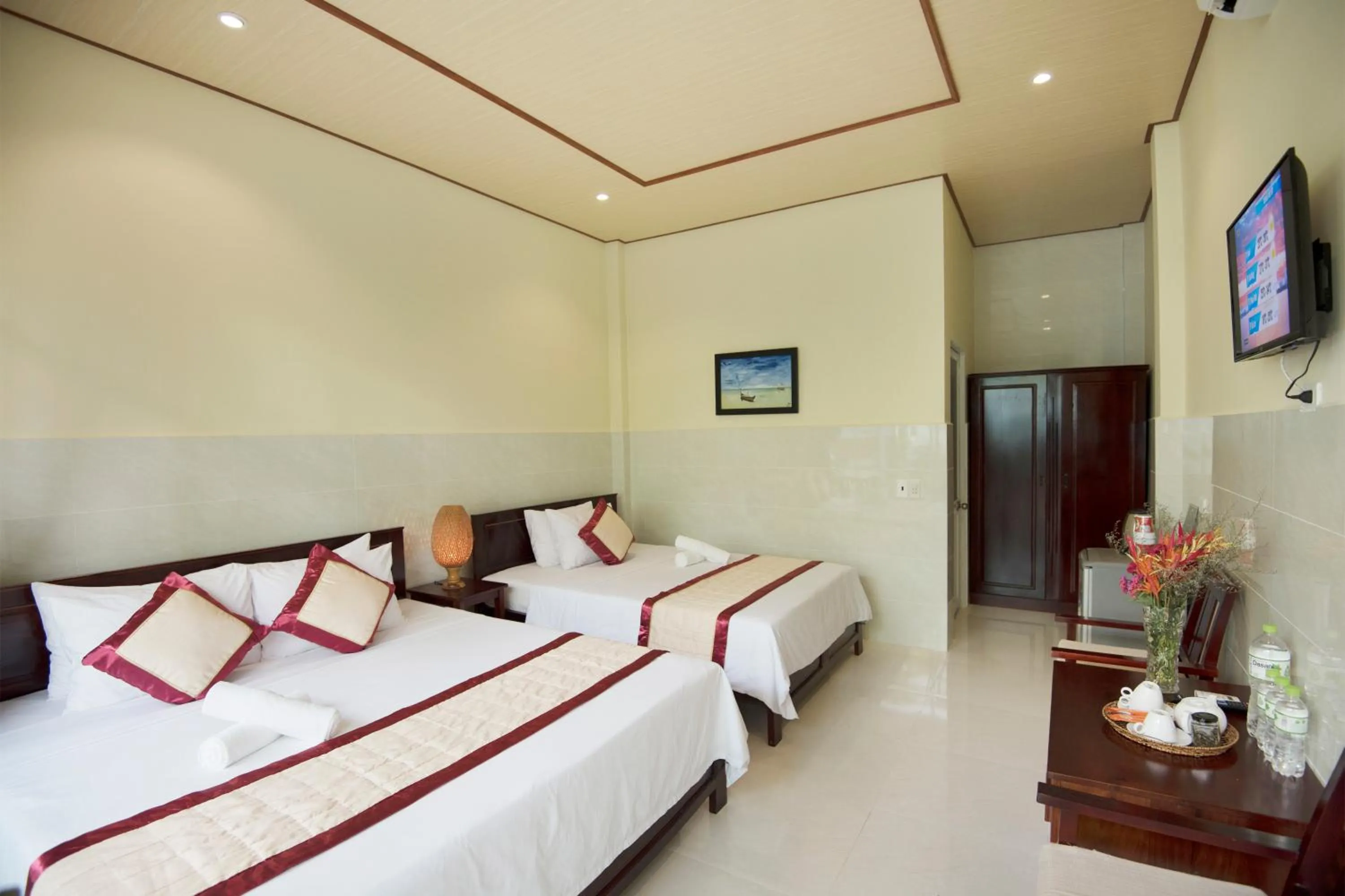 Photo of the whole room, Bed in Sunlight Bungalow