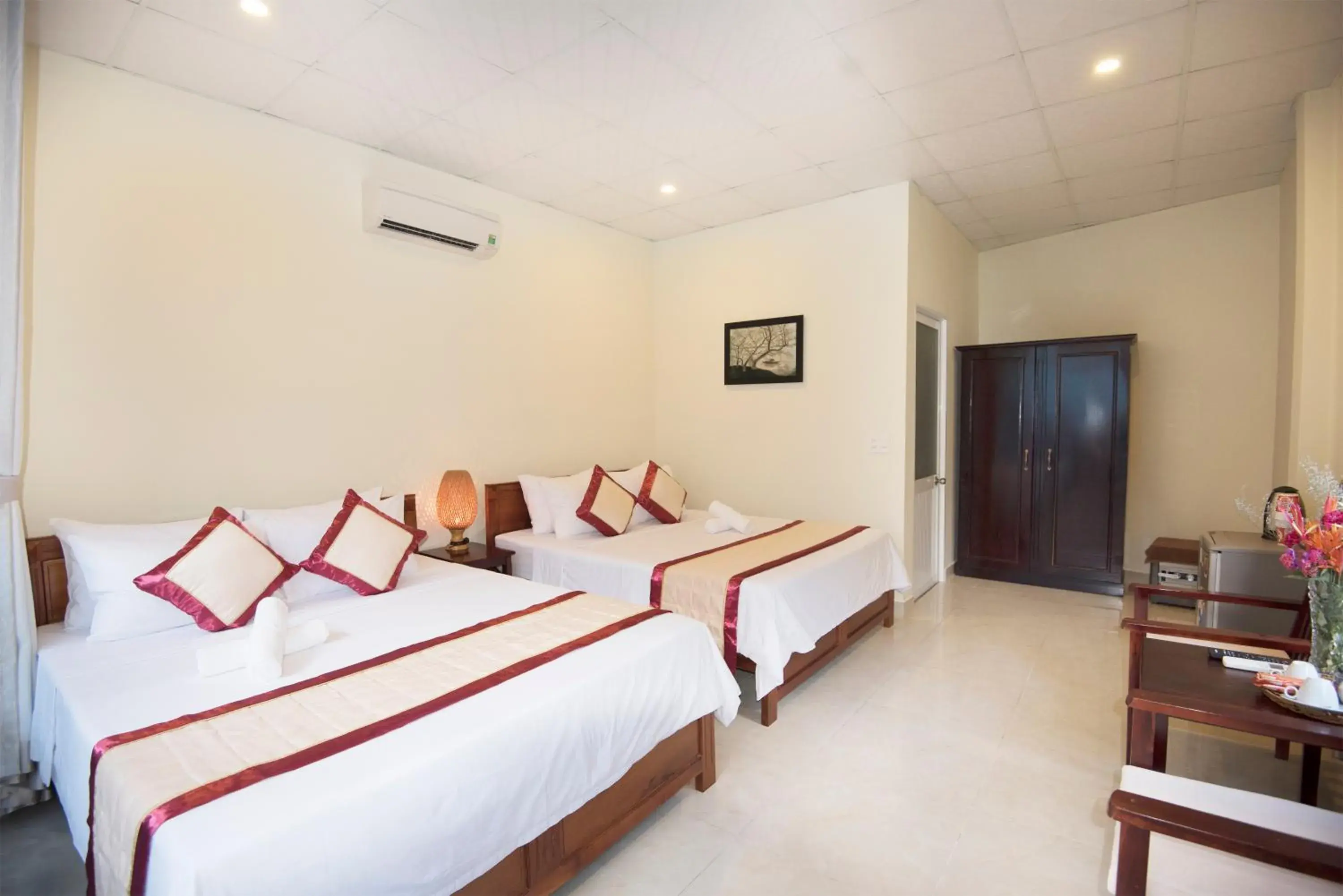 Photo of the whole room, Bed in Sunlight Bungalow Photo of the whole room, Bed in Sunlight Bungalow