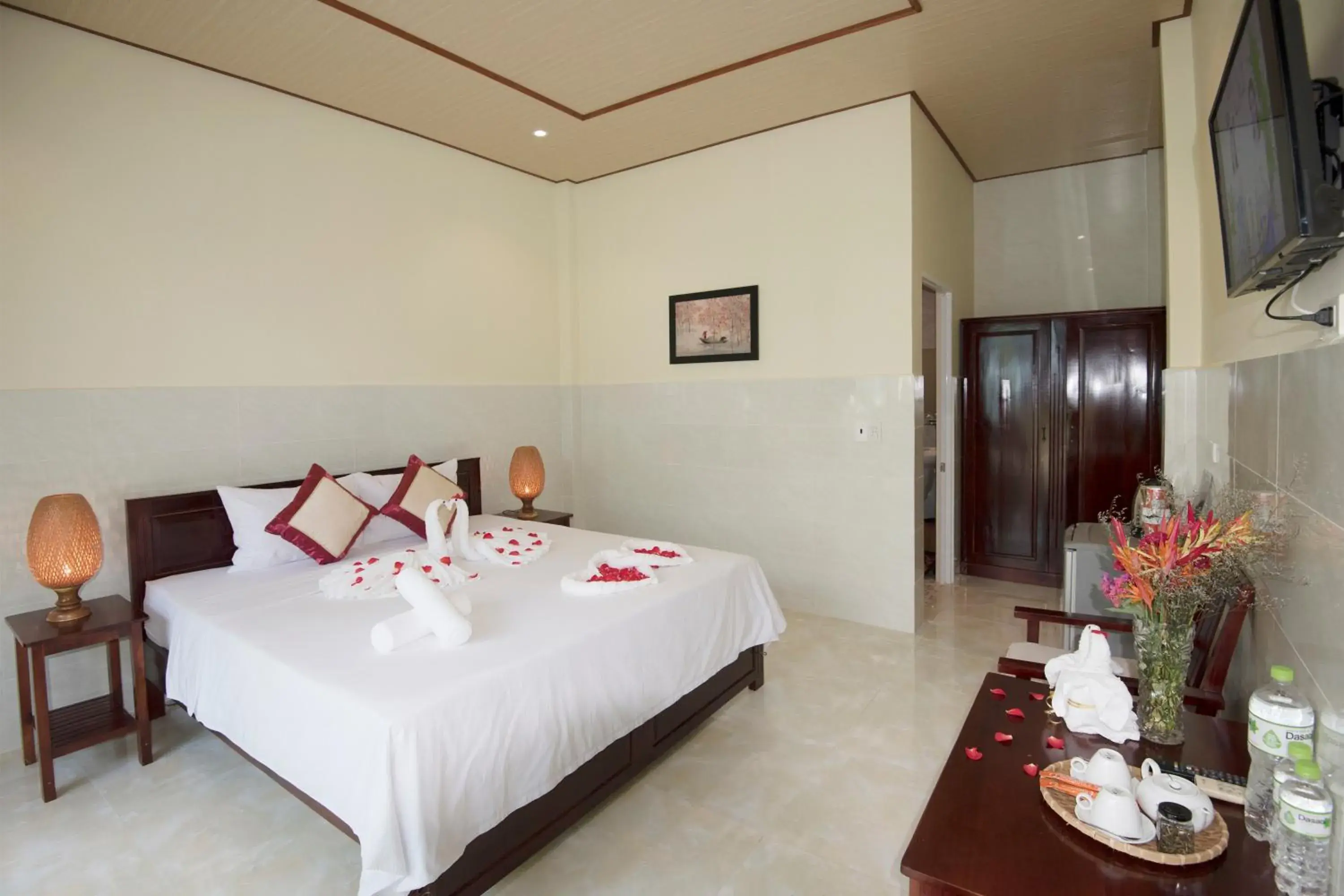 Bedroom, Bed in Sunlight Bungalow Bedroom, Bed in Sunlight Bungalow