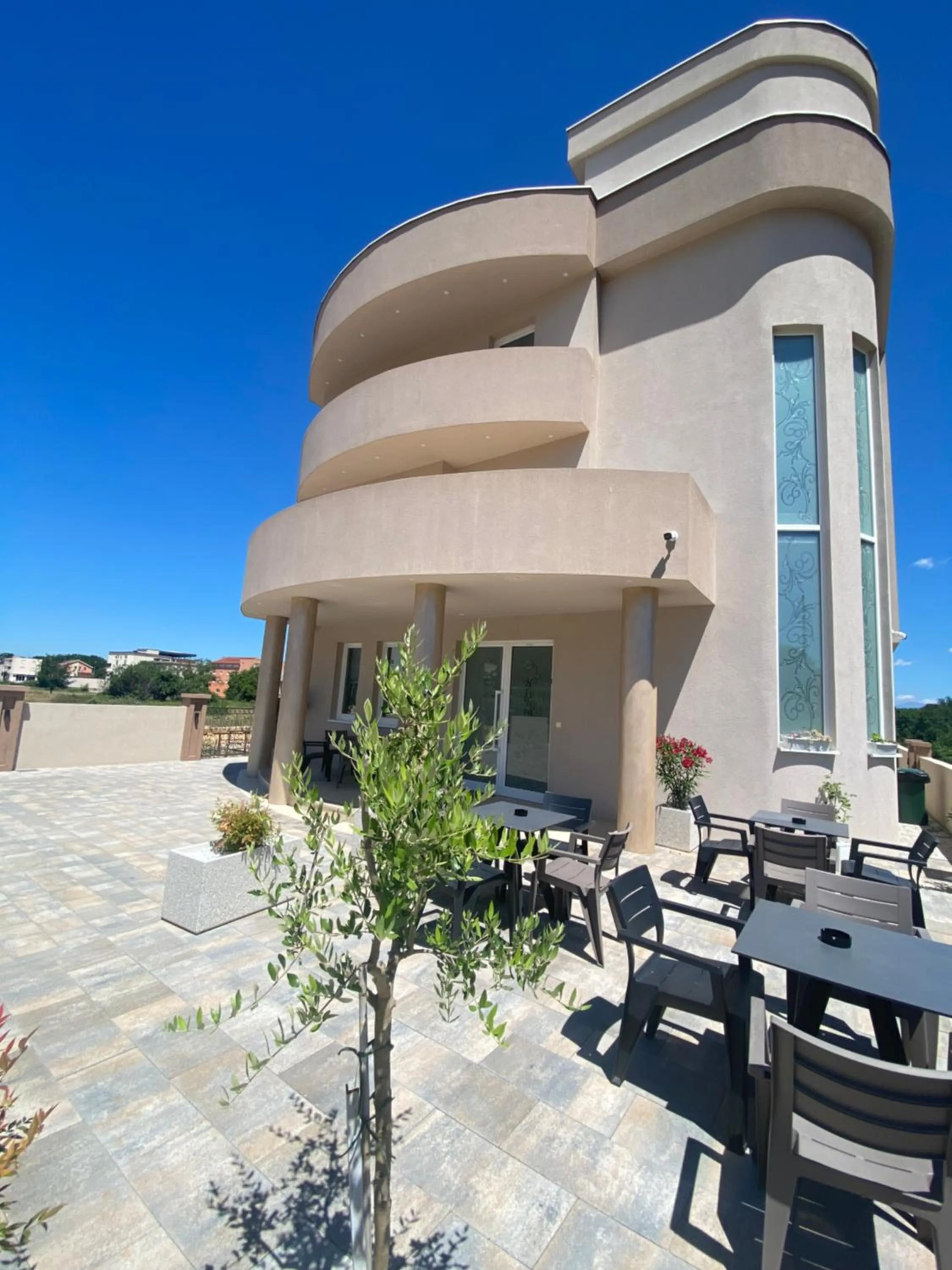 Property building in Villa Flowers