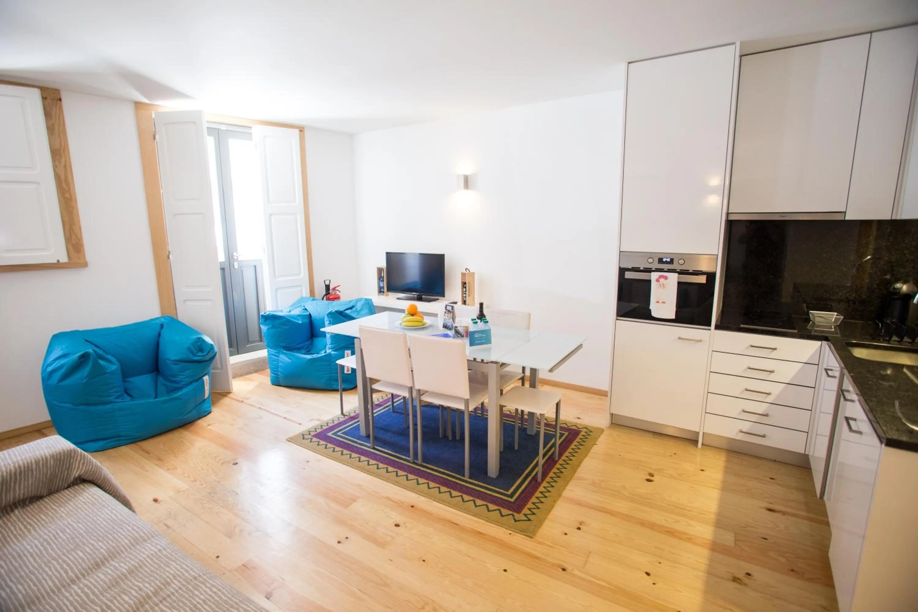 TV and multimedia in LivingPorto Apartments by Porto City Hosts