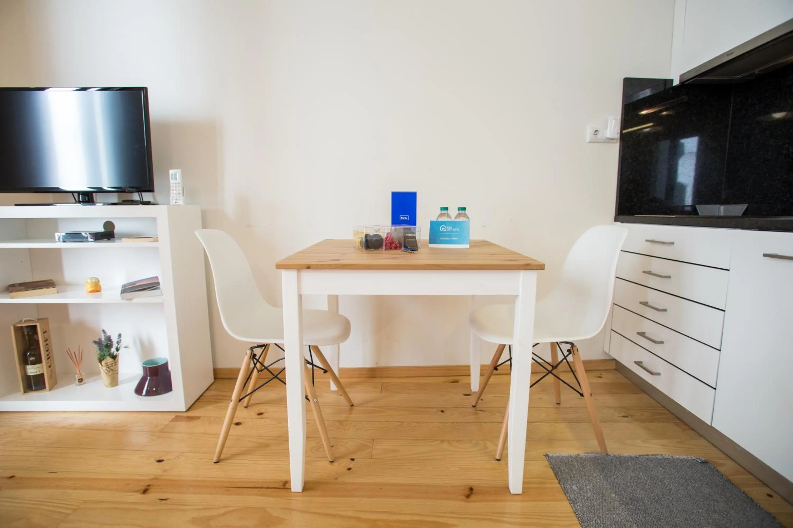 TV and multimedia in LivingPorto Apartments by Porto City Hosts