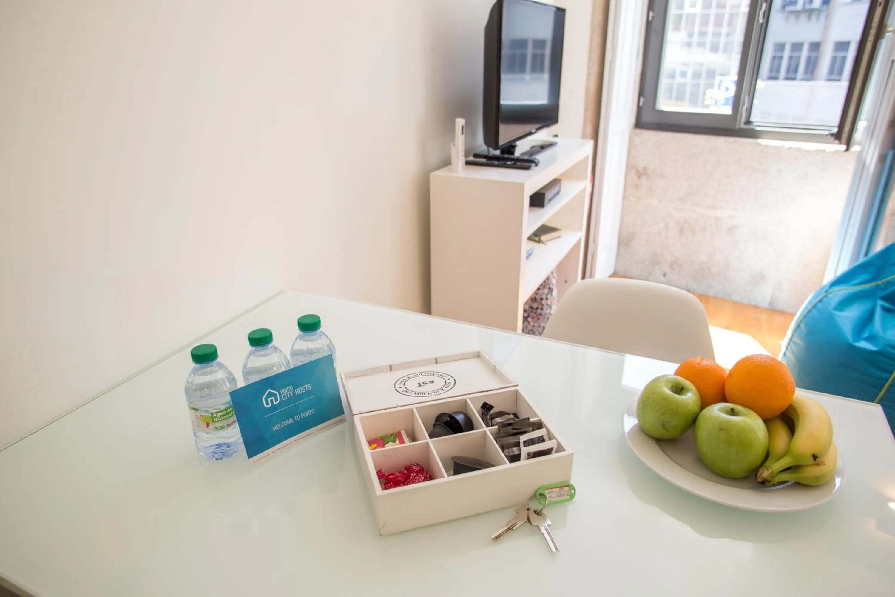TV and multimedia in LivingPorto Apartments by Porto City Hosts