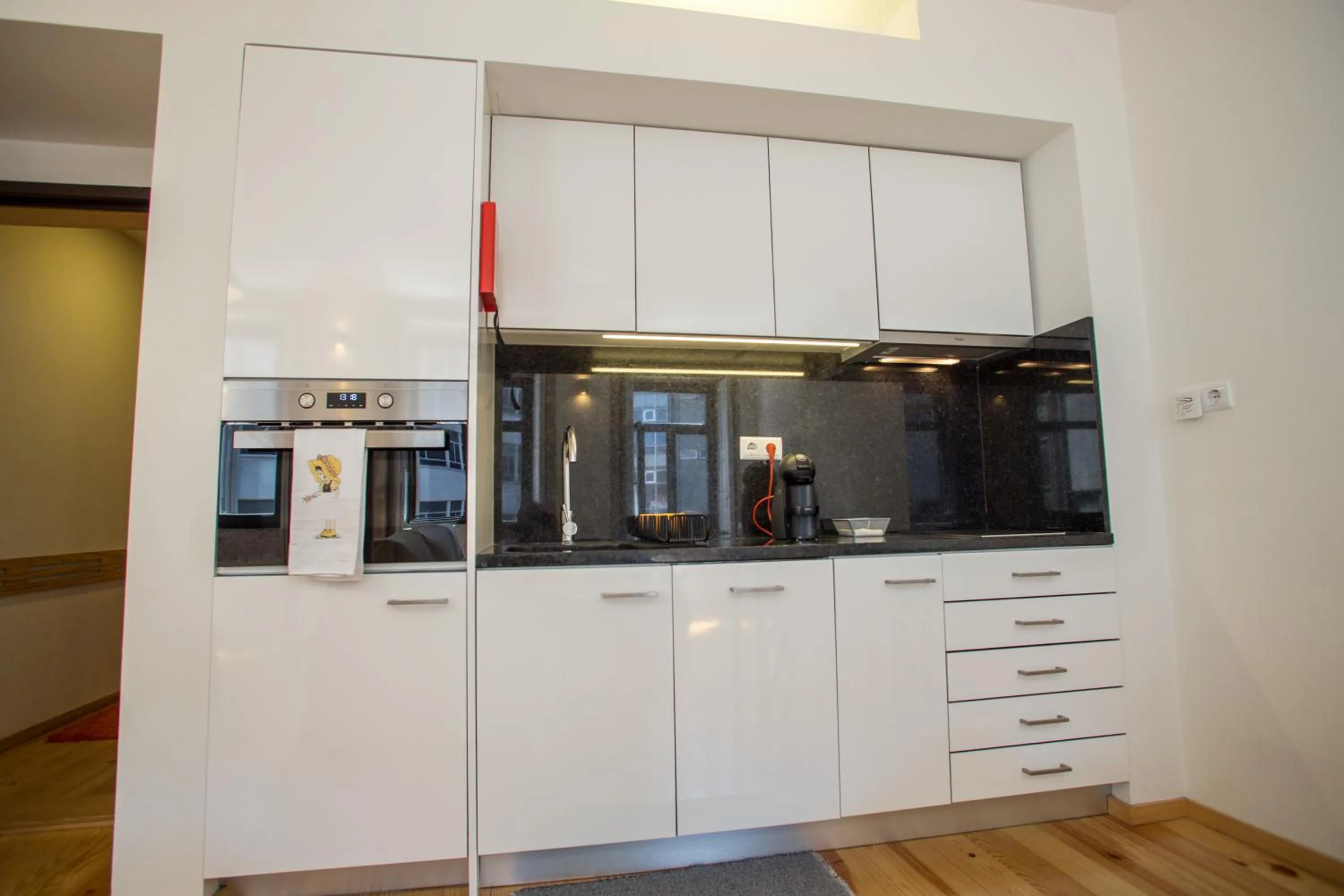 Coffee/tea facilities in LivingPorto Apartments by Porto City Hosts