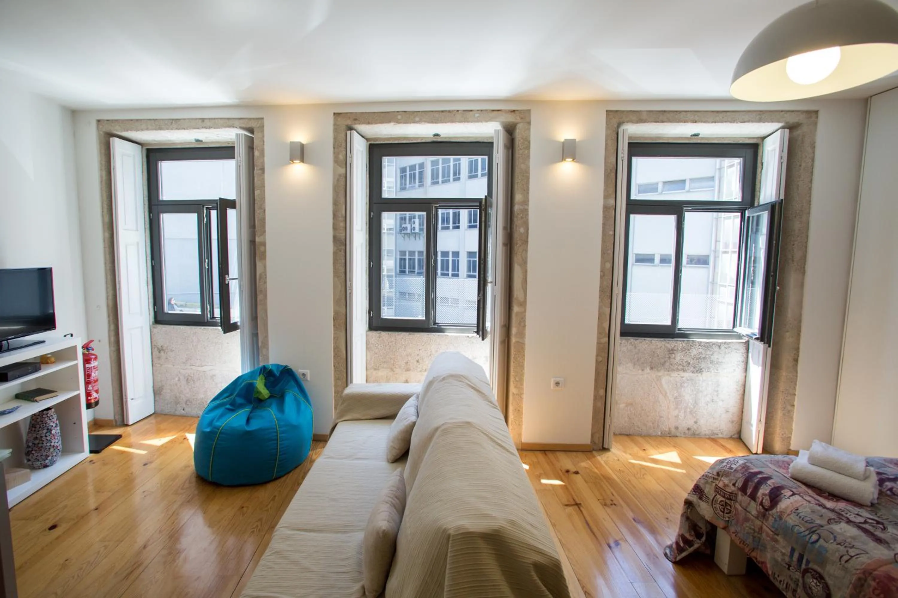 TV and multimedia in LivingPorto Apartments by Porto City Hosts