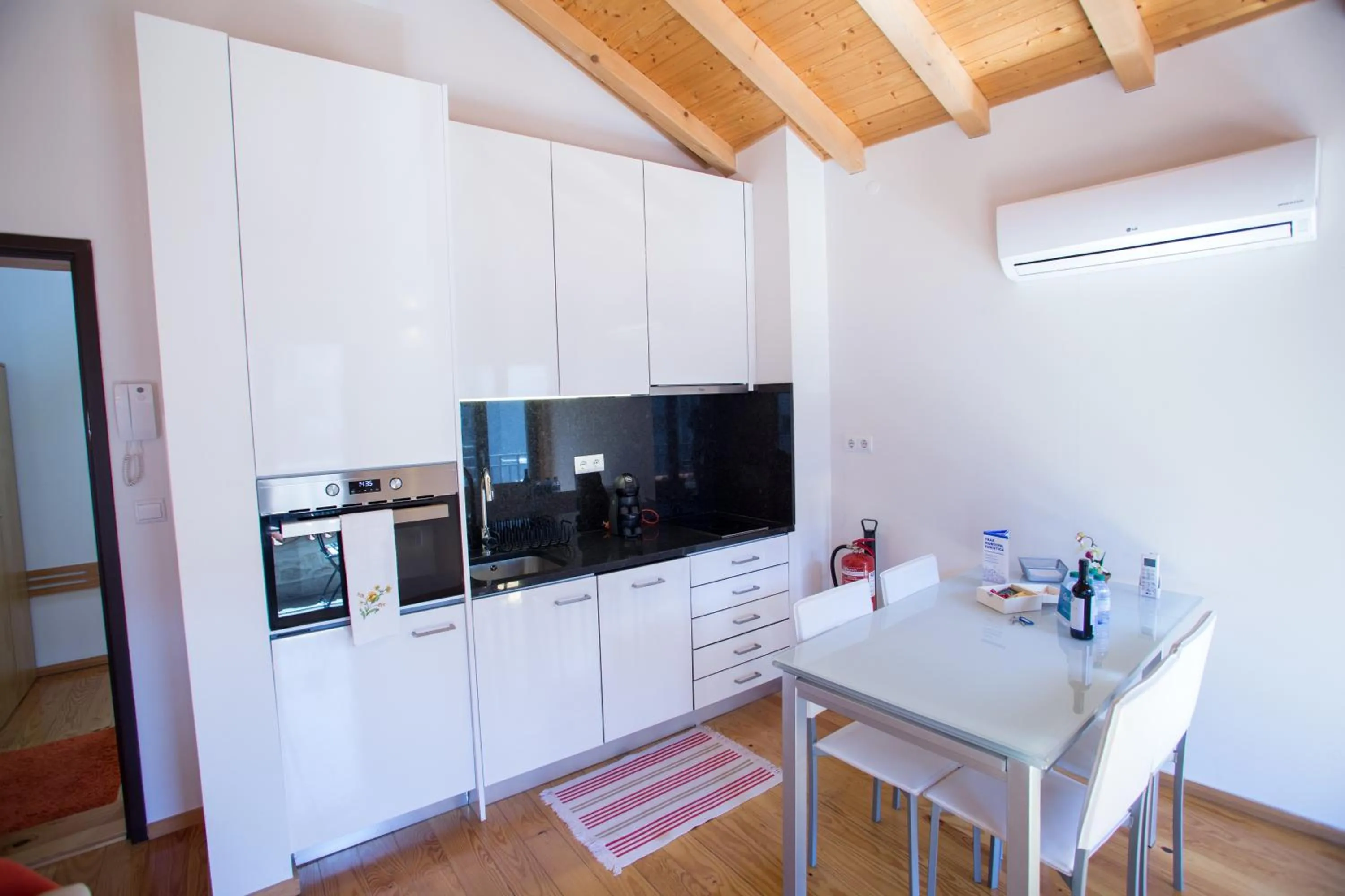 Coffee/tea facilities in LivingPorto Apartments by Porto City Hosts