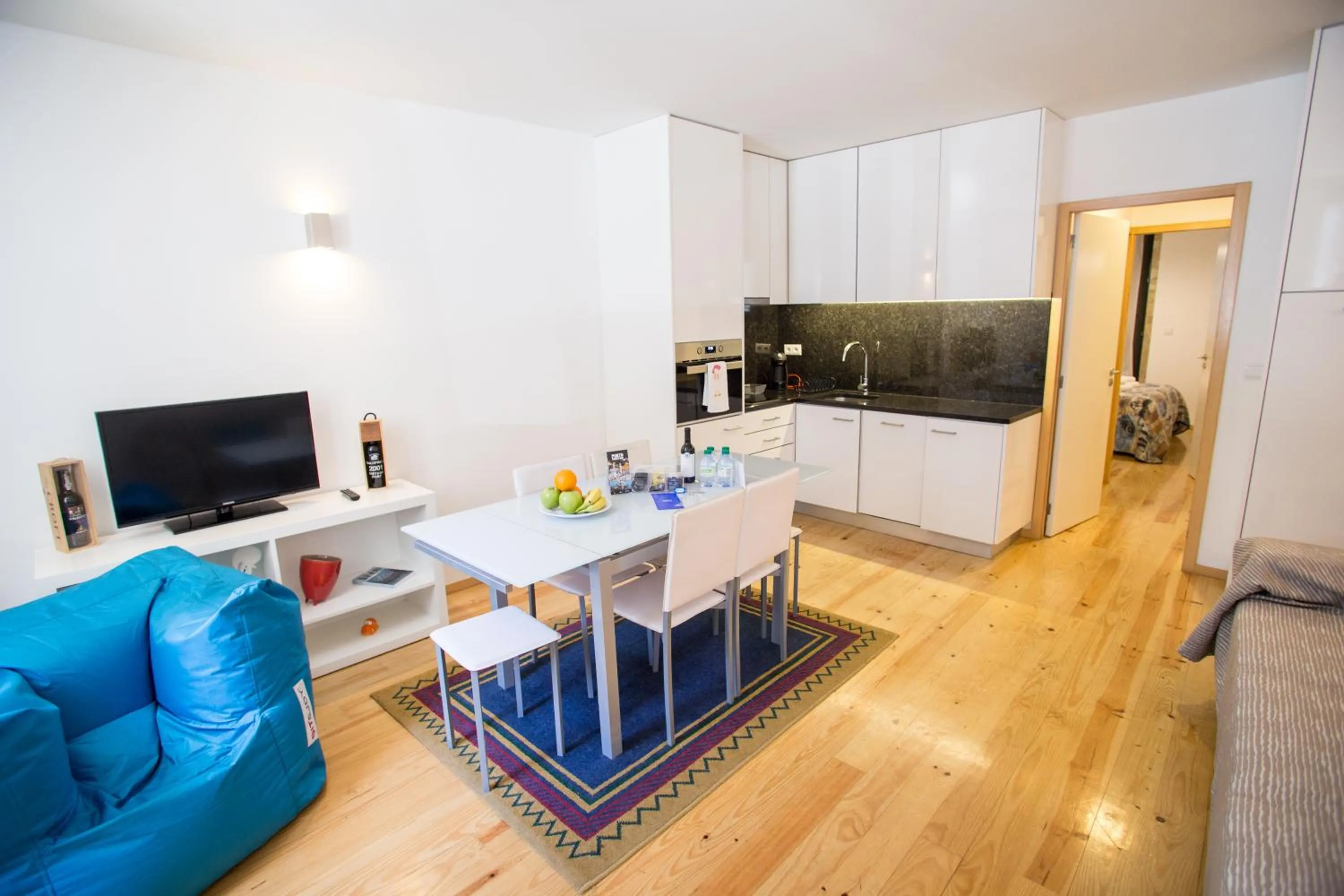 TV and multimedia in LivingPorto Apartments by Porto City Hosts