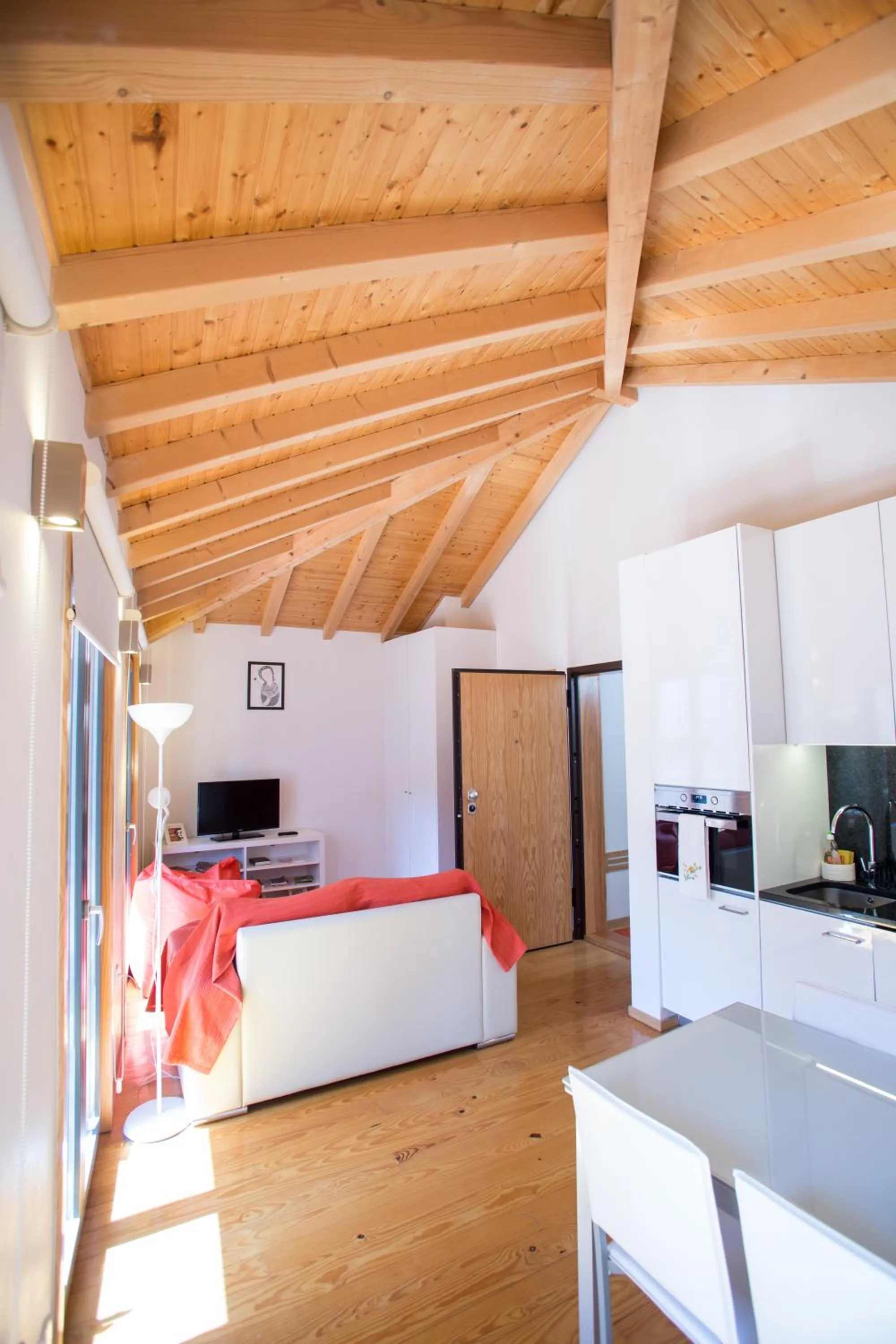 Kitchen or kitchenette, Bed in LivingPorto Apartments by Porto City Hosts