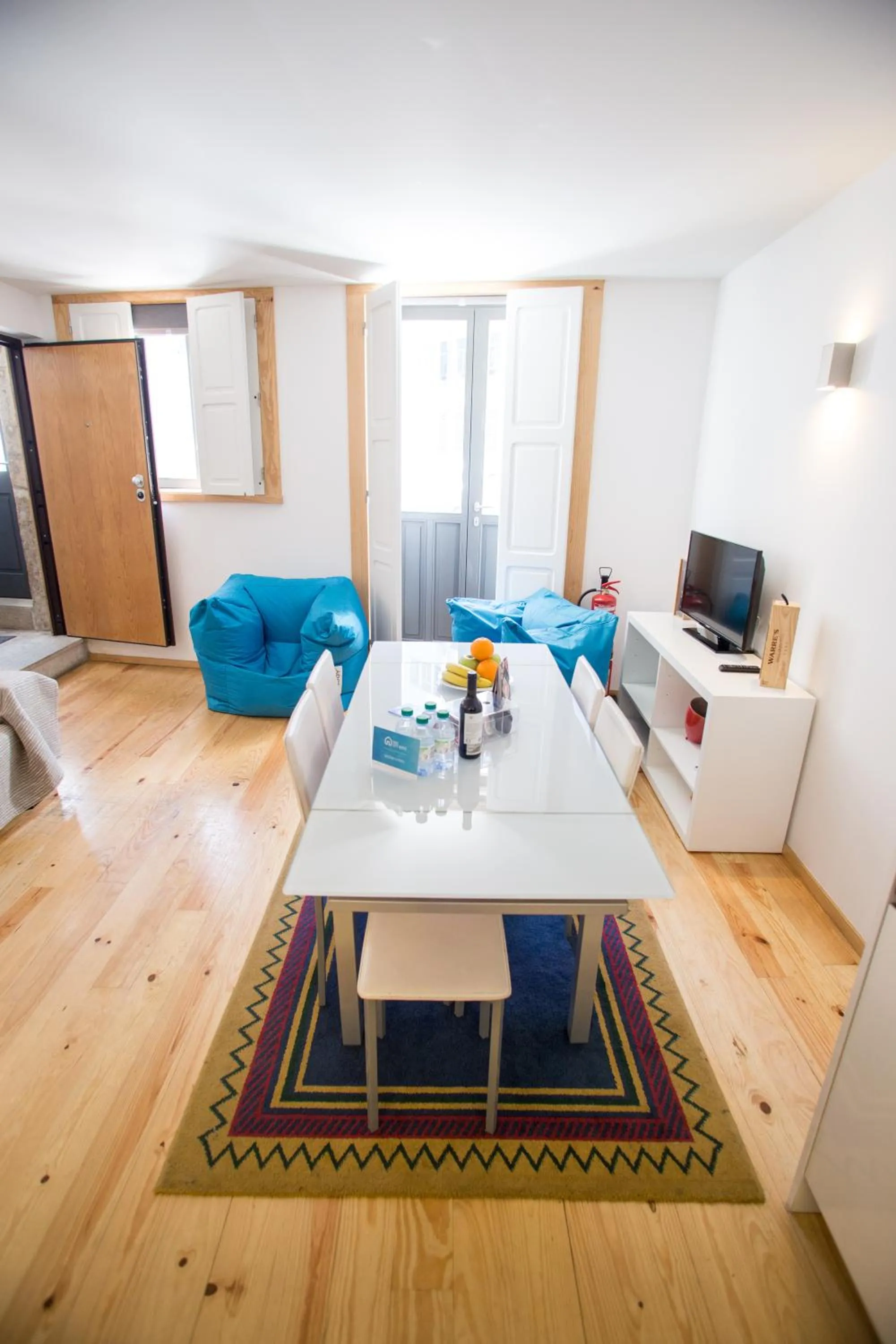 TV and multimedia in LivingPorto Apartments by Porto City Hosts