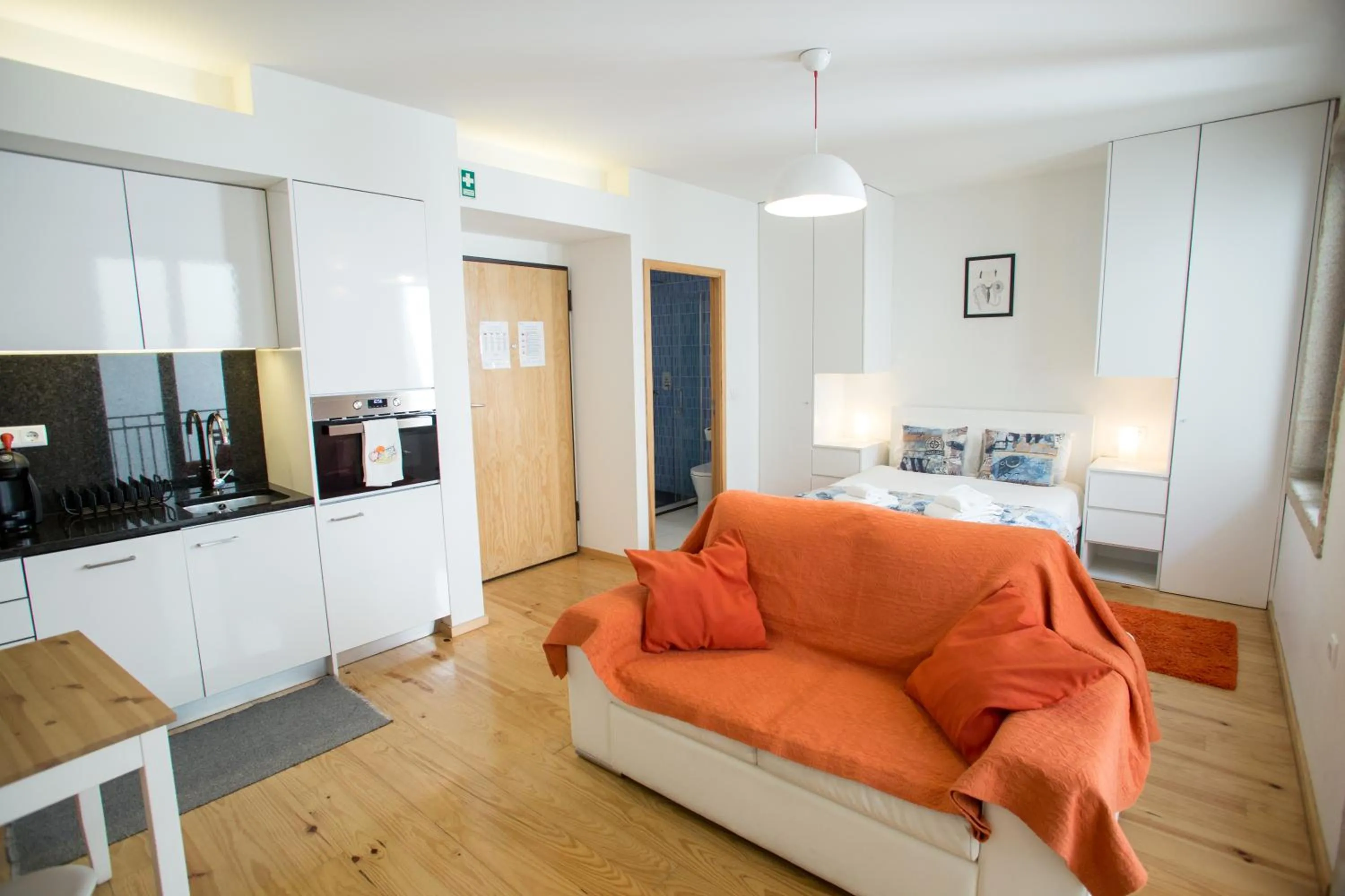 Coffee/tea facilities in LivingPorto Apartments by Porto City Hosts