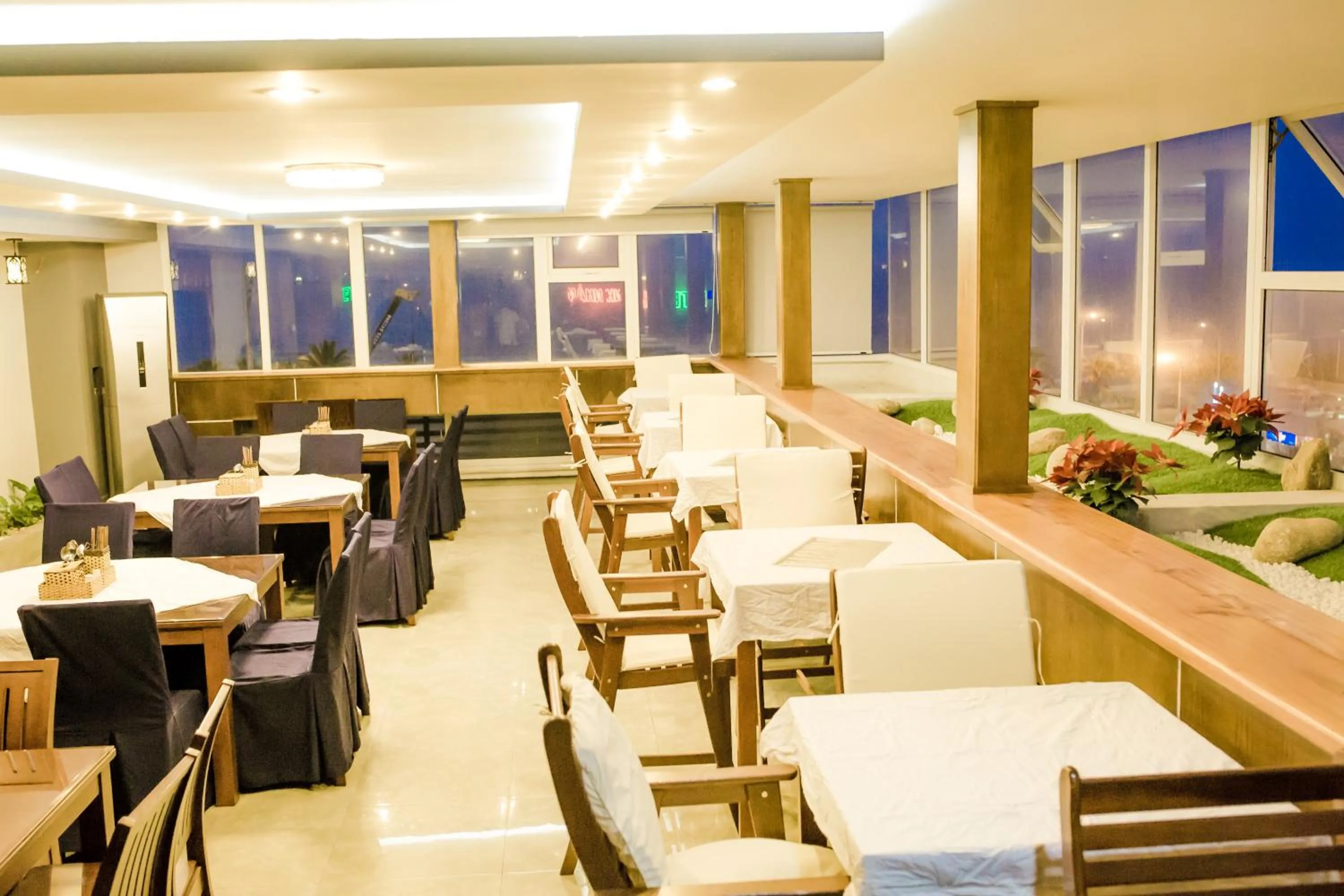 Restaurant/places to eat in Gio Bien 2 Hotel by THG