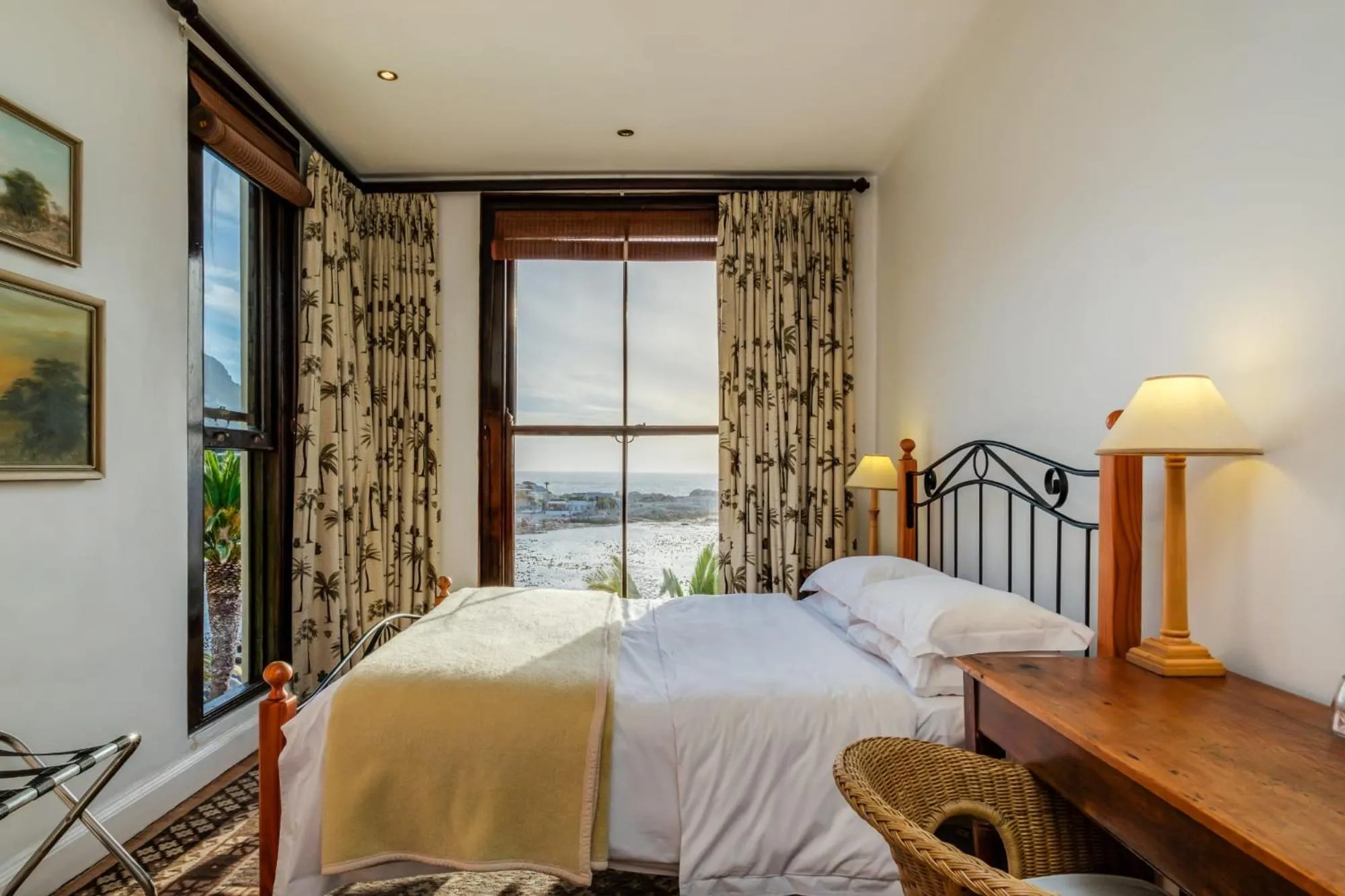 Bed in Camps Bay Terrace Lodge