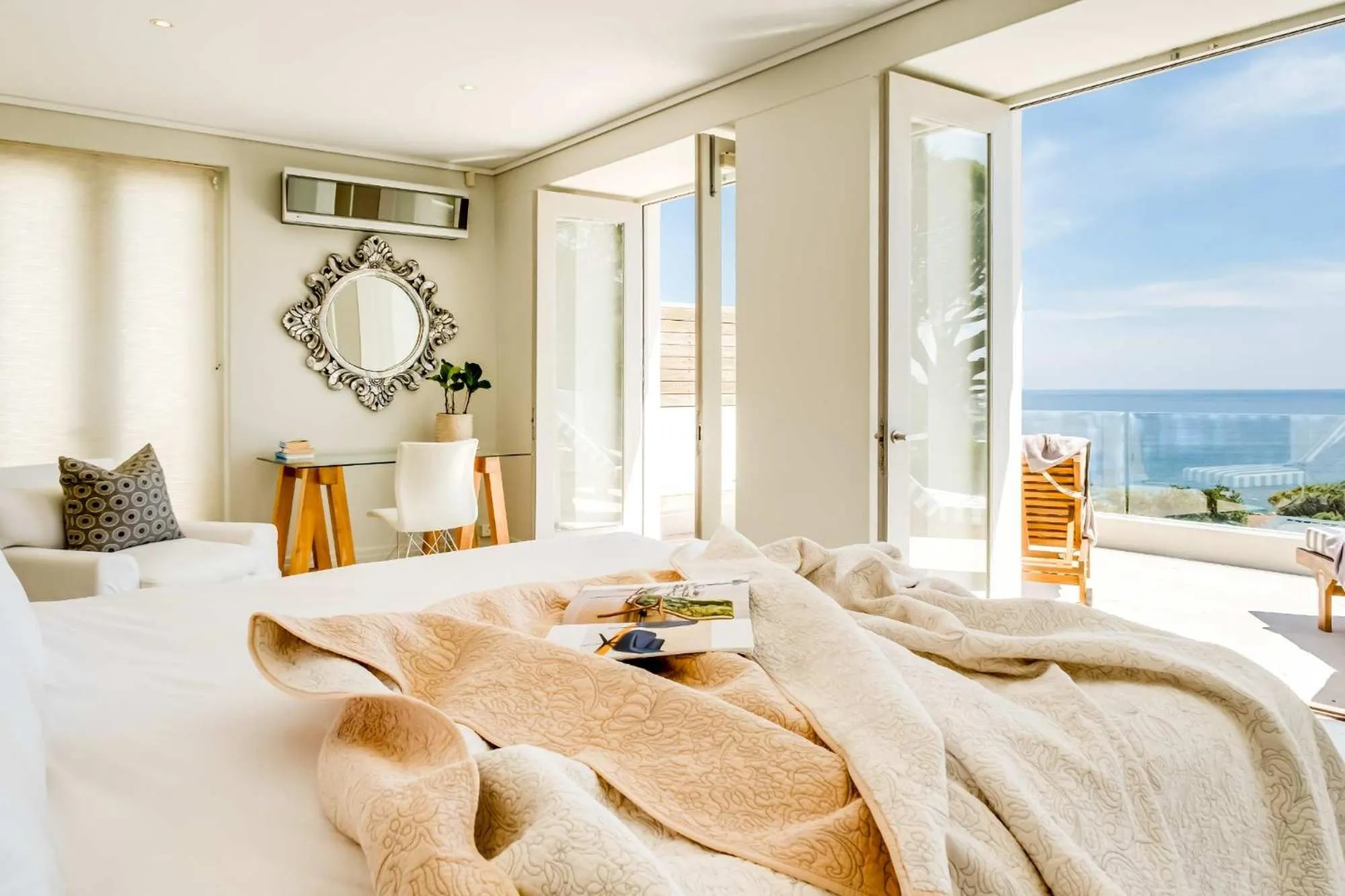 Bed in Villa Olivier