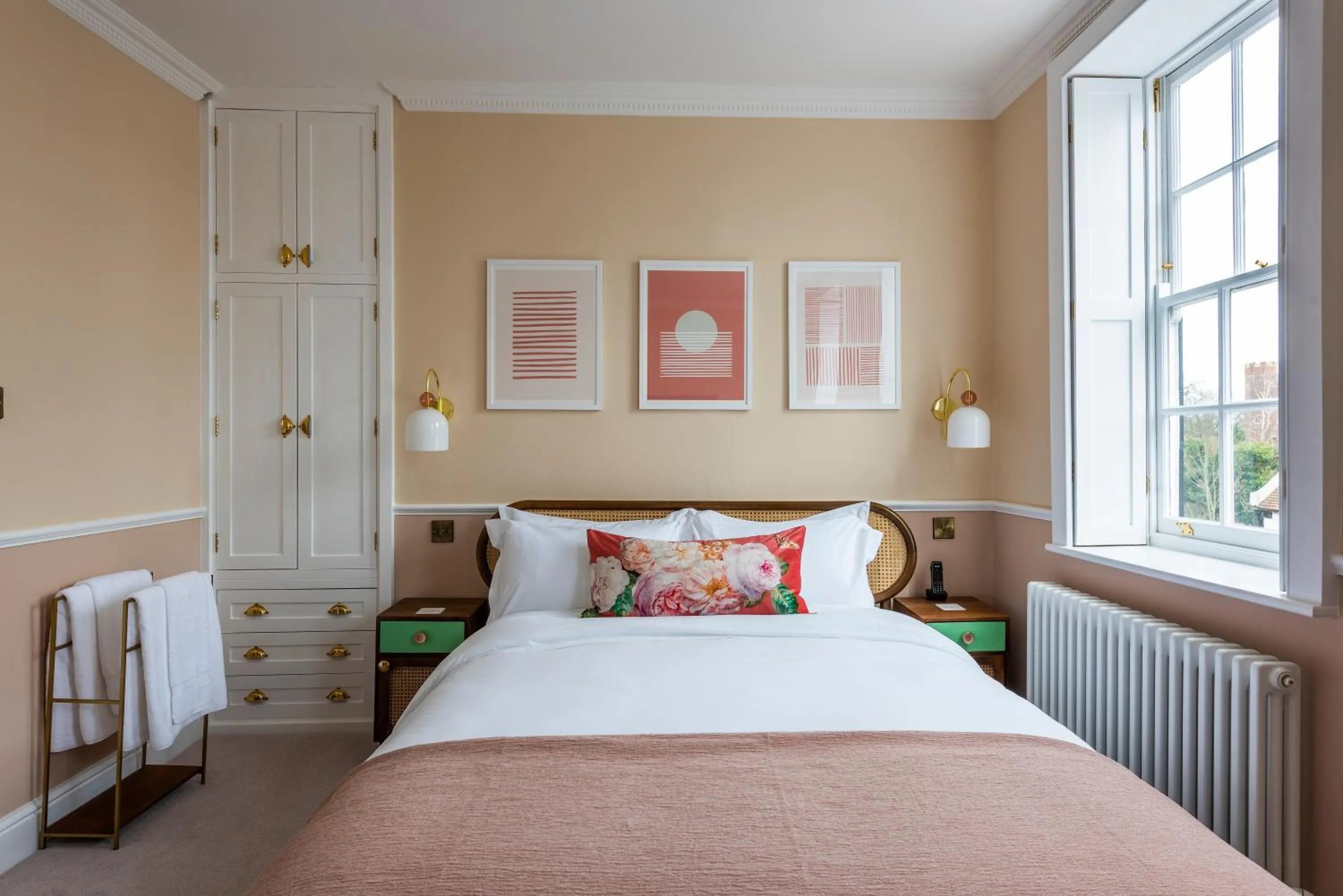 Bedroom, Bed in The George Hotel