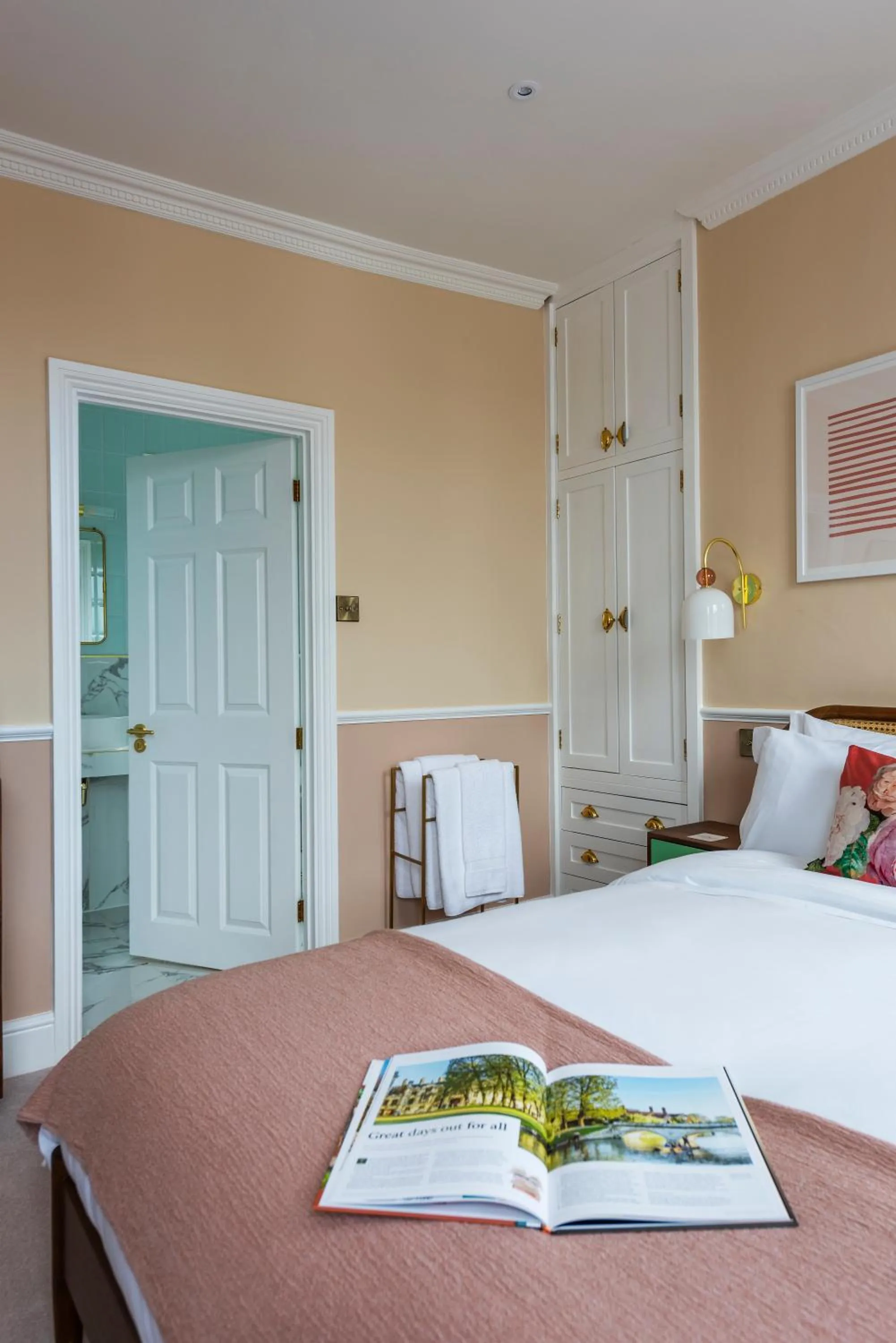 Bedroom, Bed in The George Hotel