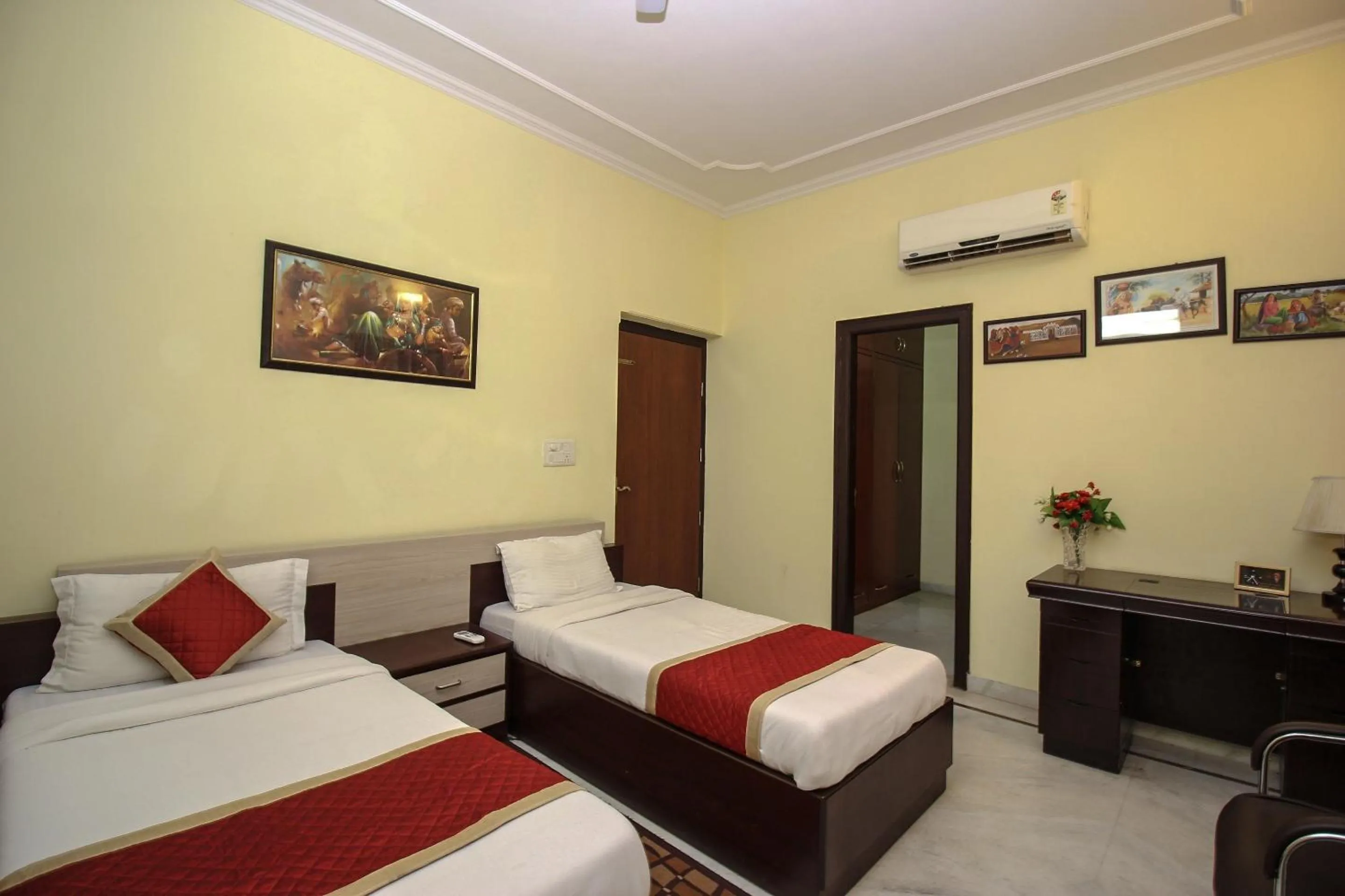 Bedroom in Hotel O Jaipur Stays