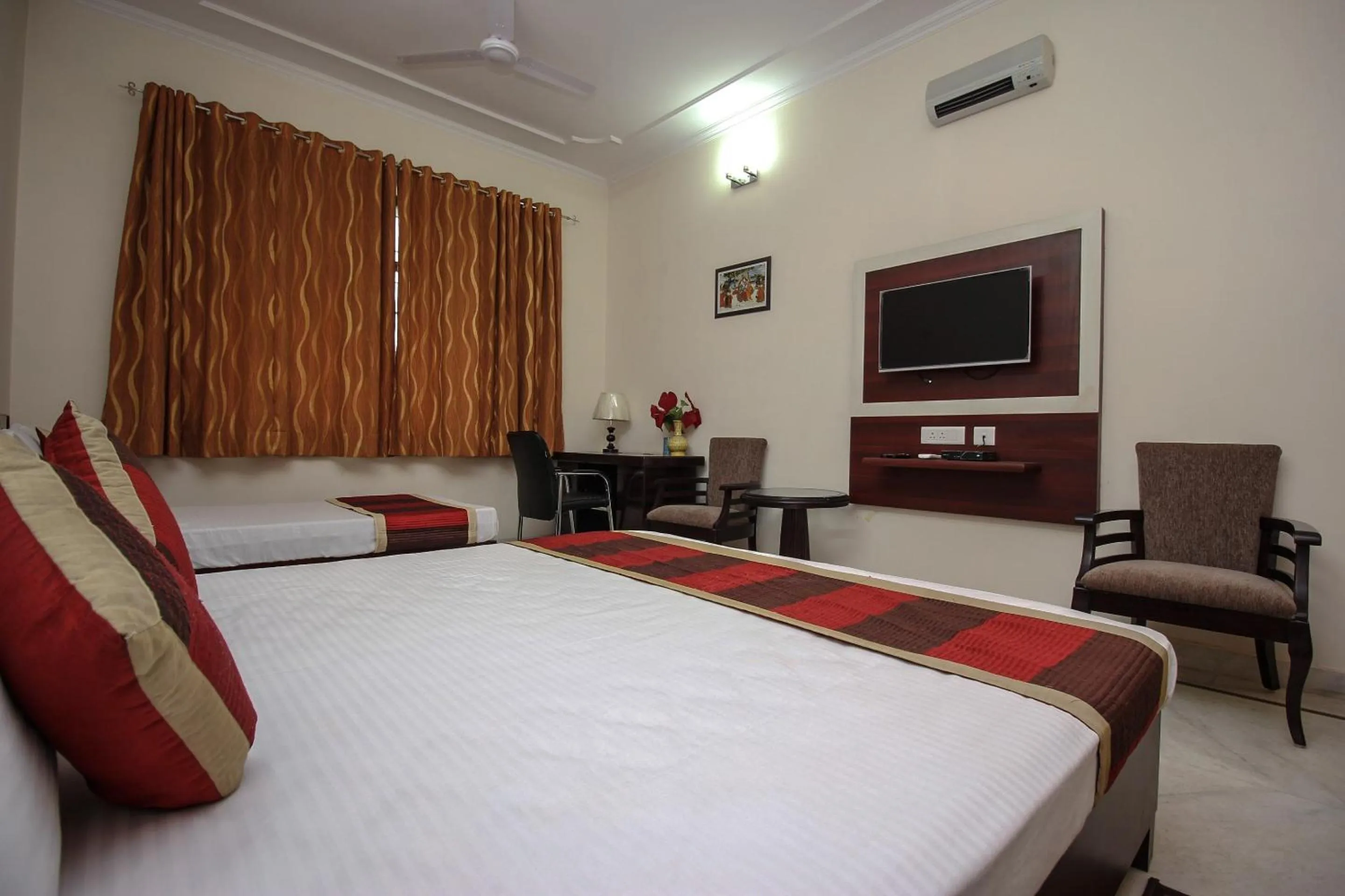 Bedroom in Hotel O Jaipur Stays