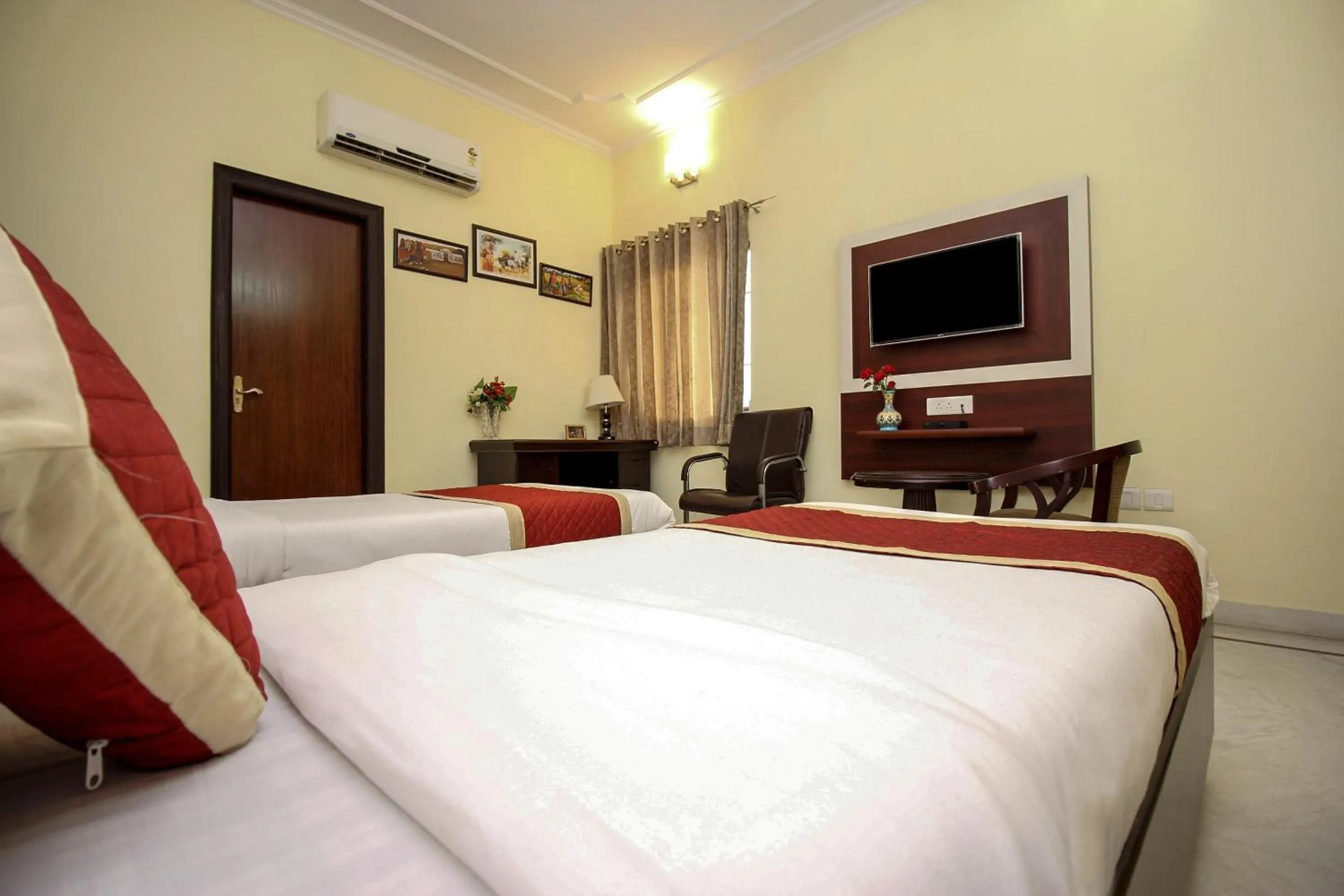 Bedroom in Hotel O Jaipur Stays