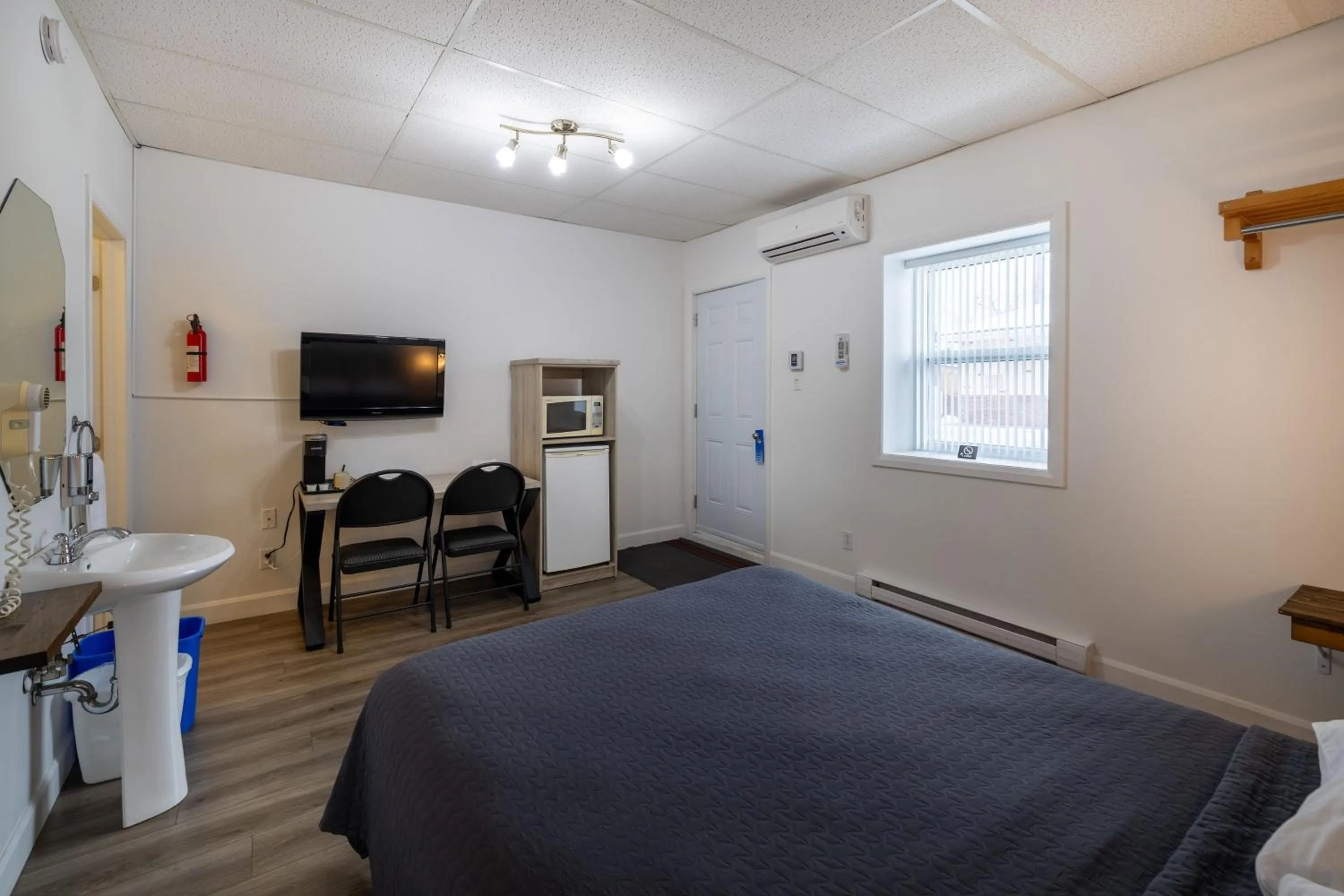 Photo of the whole room, Bed in Motel Et Condo Chez Charley