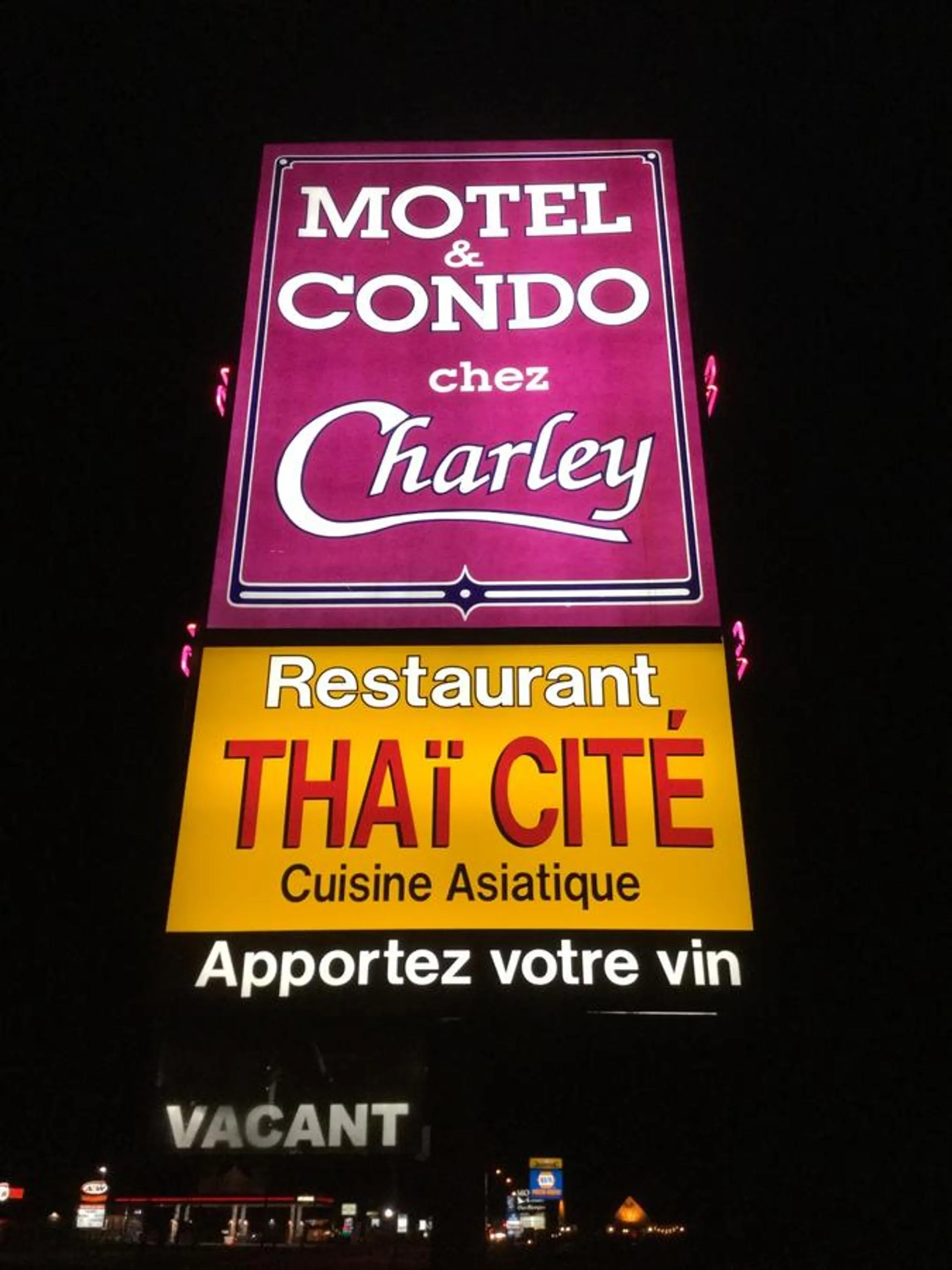 Property building in Motel Et Condo Chez Charley
